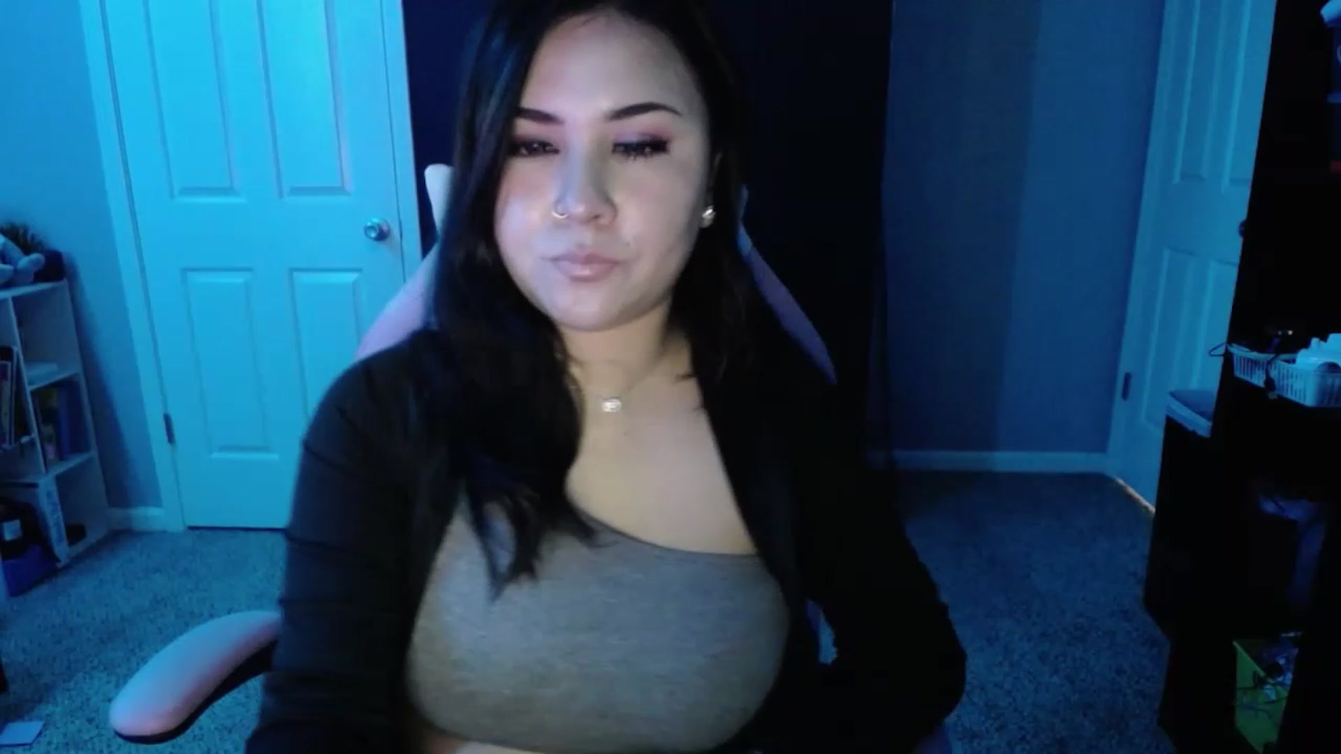 Gallery image thumbnail from MiahCalix's myfreecams stream on, 05/19/2023, 22:29 image 7 of 20