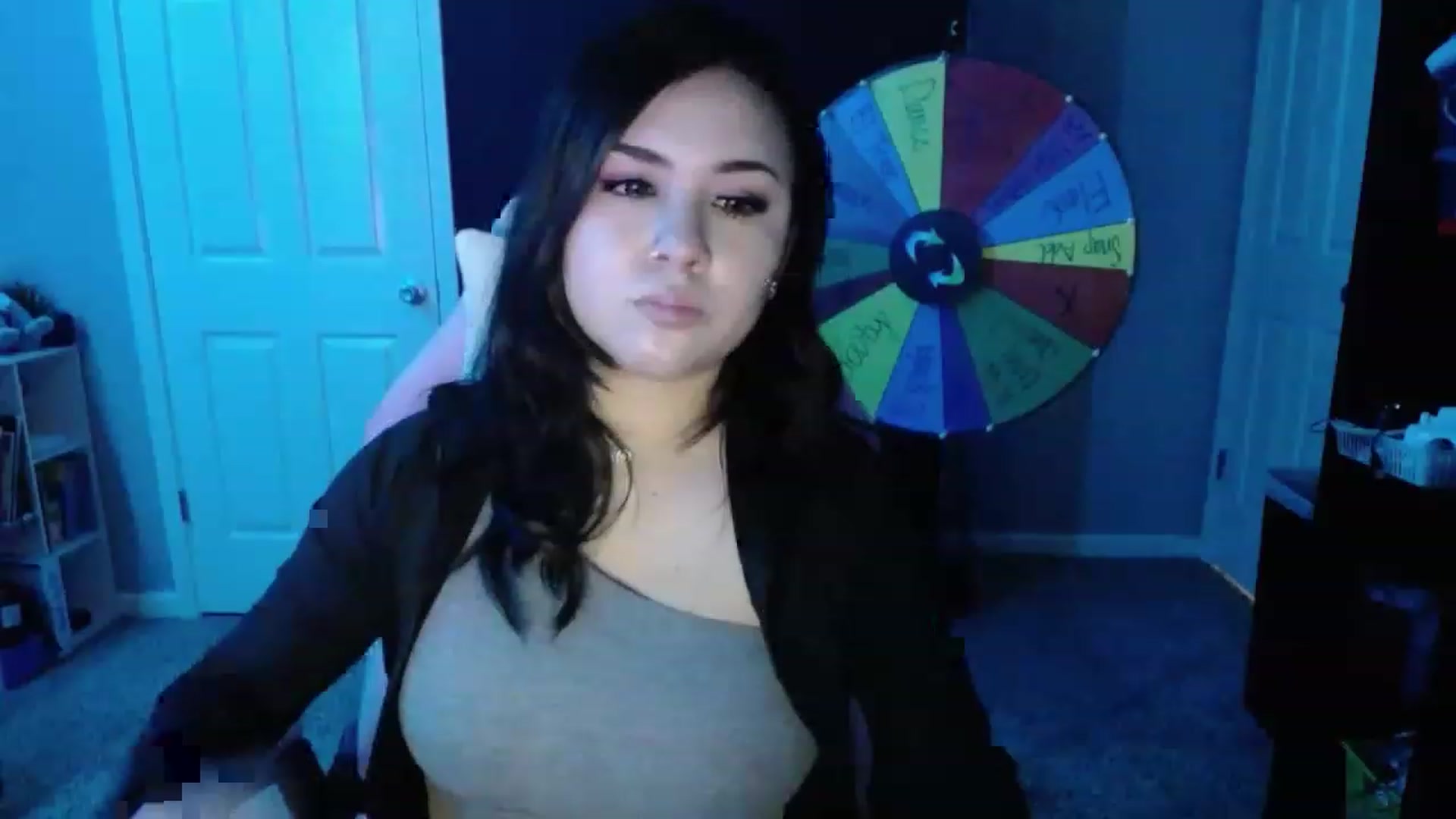 Gallery image thumbnail from MiahCalix's myfreecams stream on, 05/19/2023, 22:29 image 18 of 20