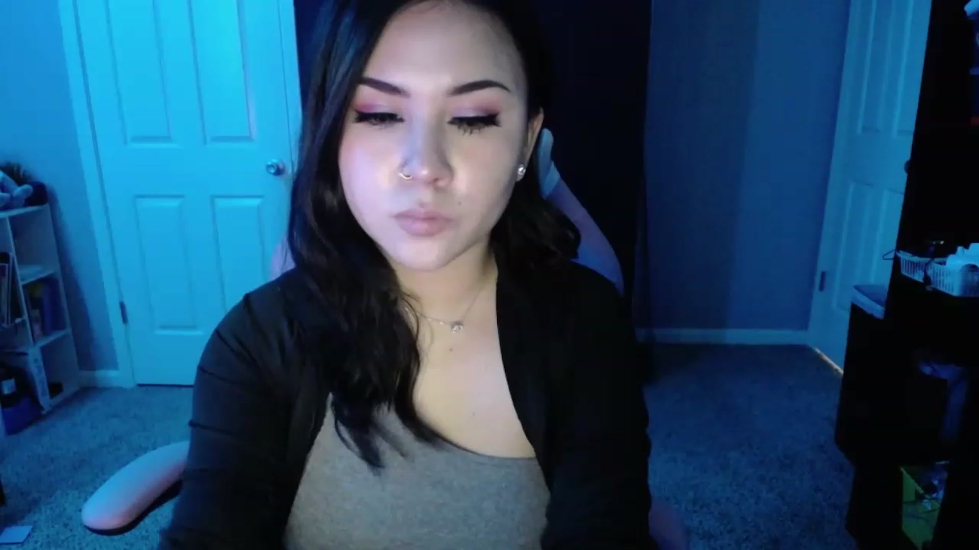 Gallery image thumbnail from MiahCalix's myfreecams stream on, 05/19/2023, 22:29 image 4 of 20