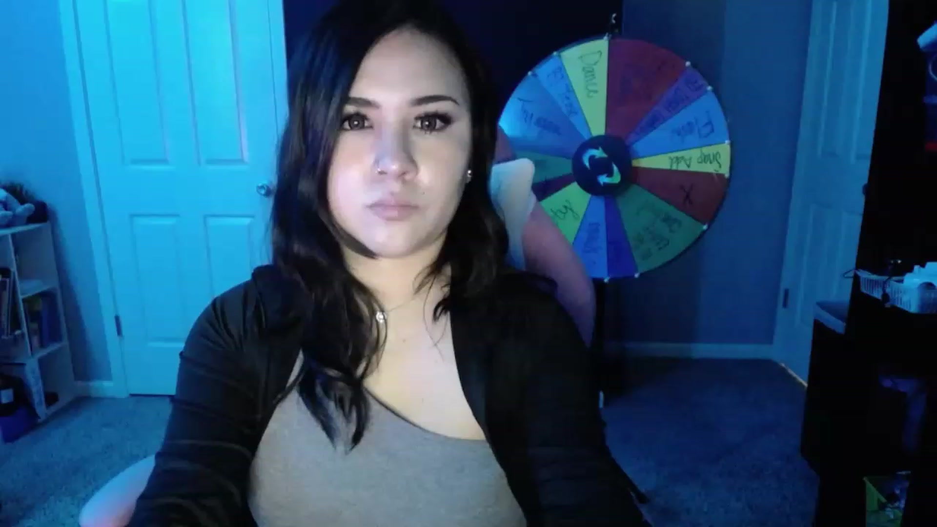 Gallery image thumbnail from MiahCalix's myfreecams stream on, 05/19/2023, 22:29 image 17 of 20