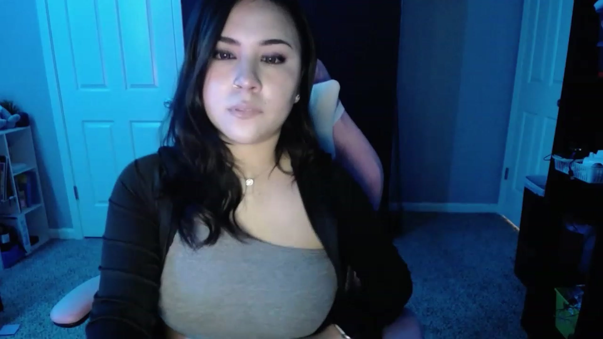Gallery image thumbnail from MiahCalix's myfreecams stream on, 05/19/2023, 22:29 image 8 of 20
