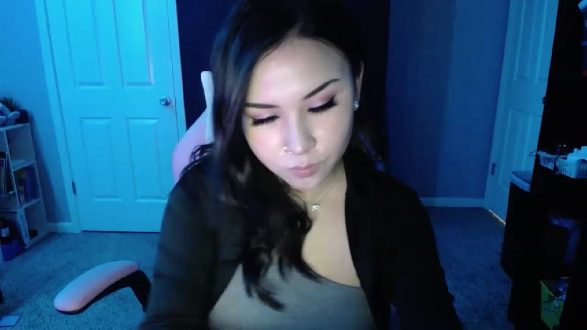 Gallery image thumbnail from MiahCalix's myfreecams stream on, 05/19/2023, 22:29 image 5 of 20