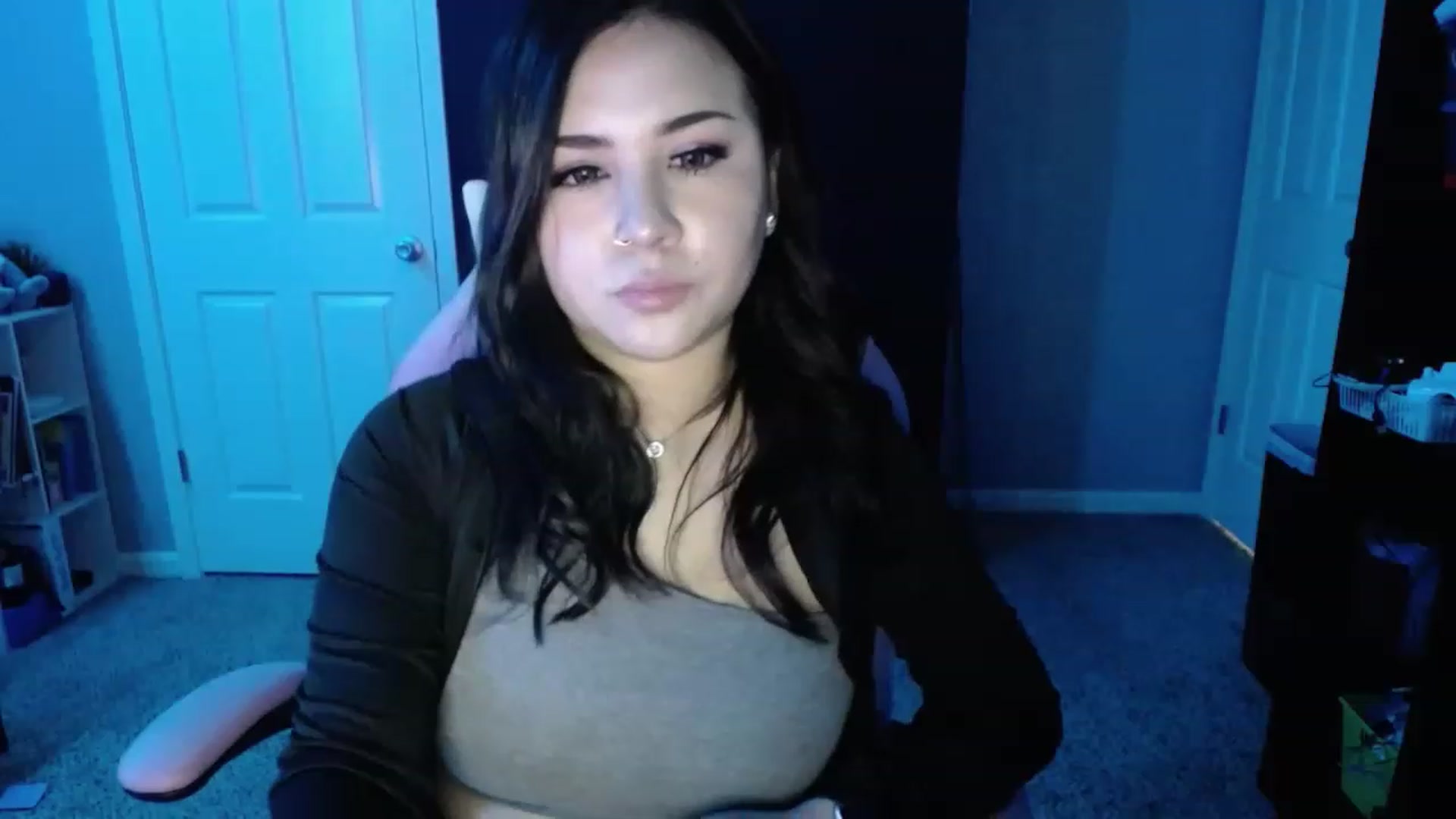 Gallery image thumbnail from MiahCalix's myfreecams stream on, 05/19/2023, 22:29 image 10 of 20