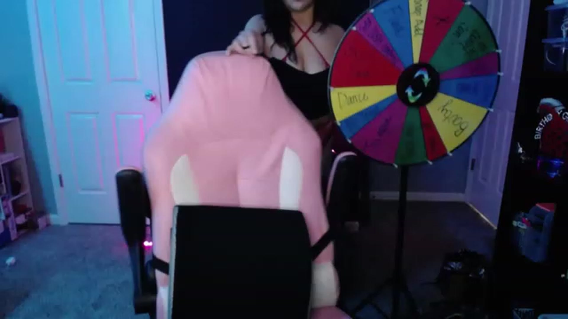 Gallery image thumbnail from MiahCalix's myfreecams stream on, 05/31/2023, 22:58 image 3 of 20
