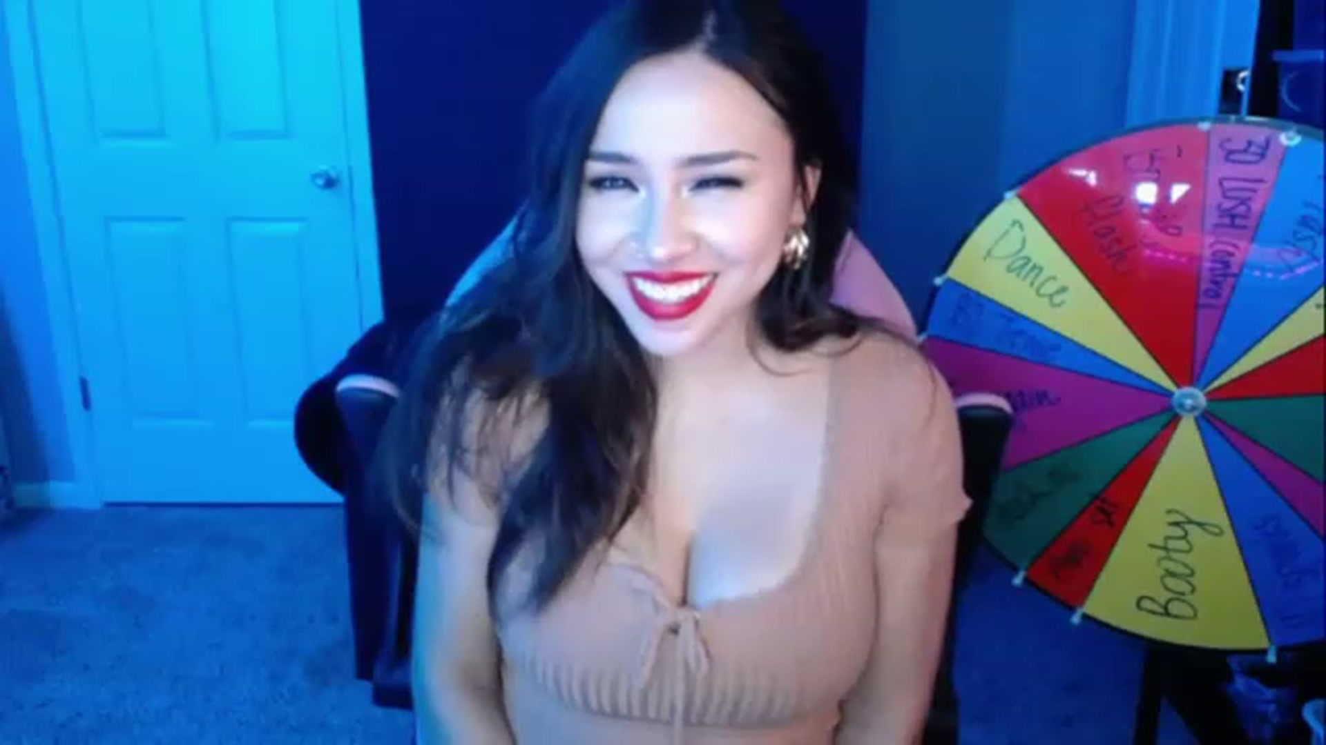 Gallery image thumbnail from MiahsBirthday's myfreecams stream on, 08/16/2023, 04:32 image 3 of 20