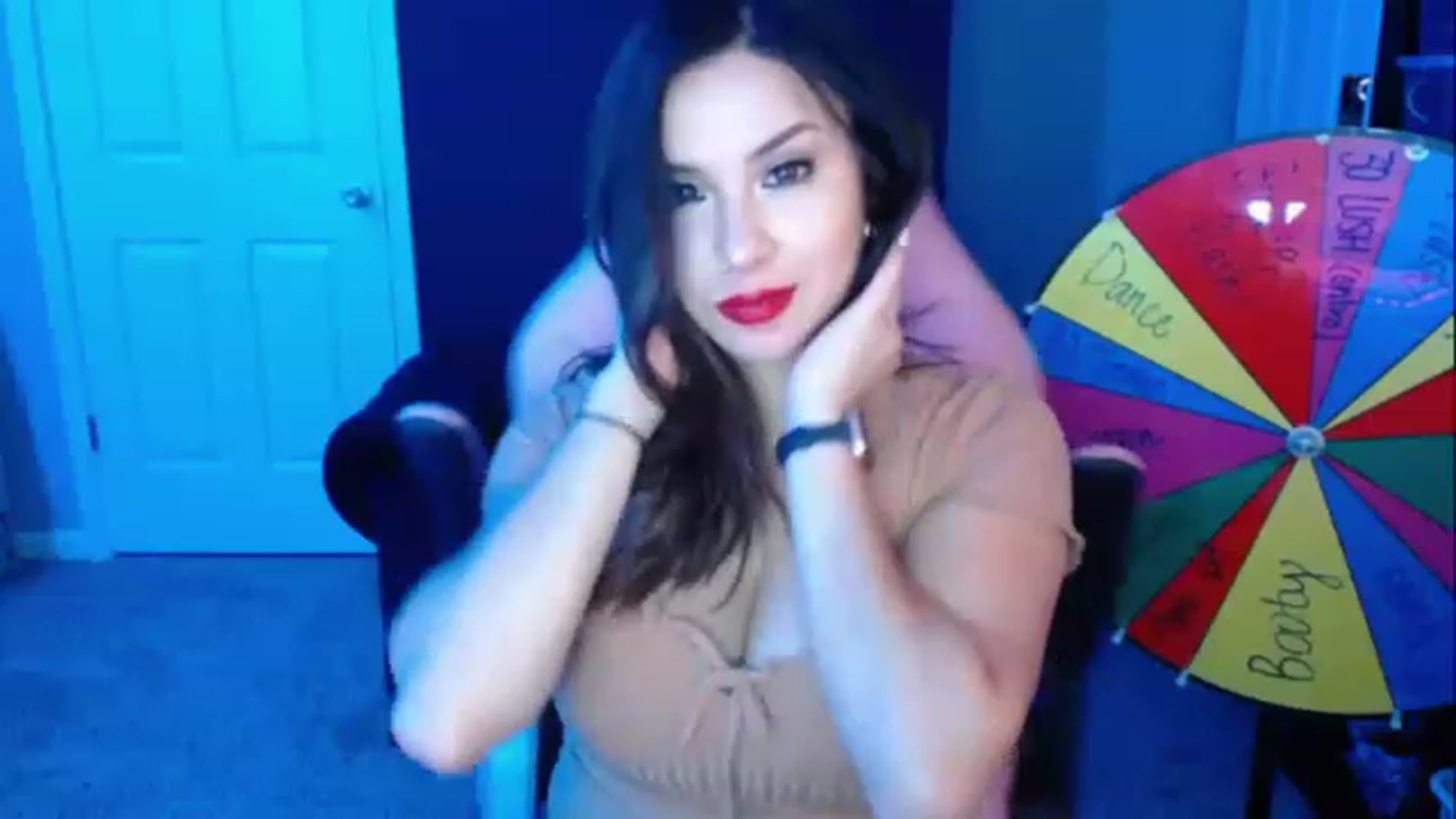 Gallery image thumbnail from MiahsBirthday's myfreecams stream on, 08/16/2023, 04:32 image 4 of 20