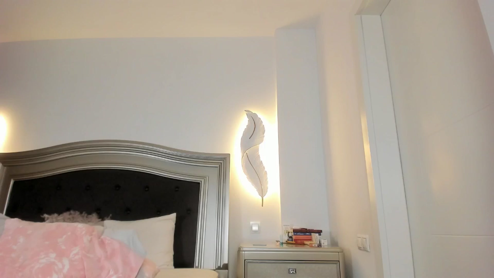Gallery image thumbnail from MiamiLuxe's myfreecams stream on, 08/19/2025, 06:57 image 1 of 20