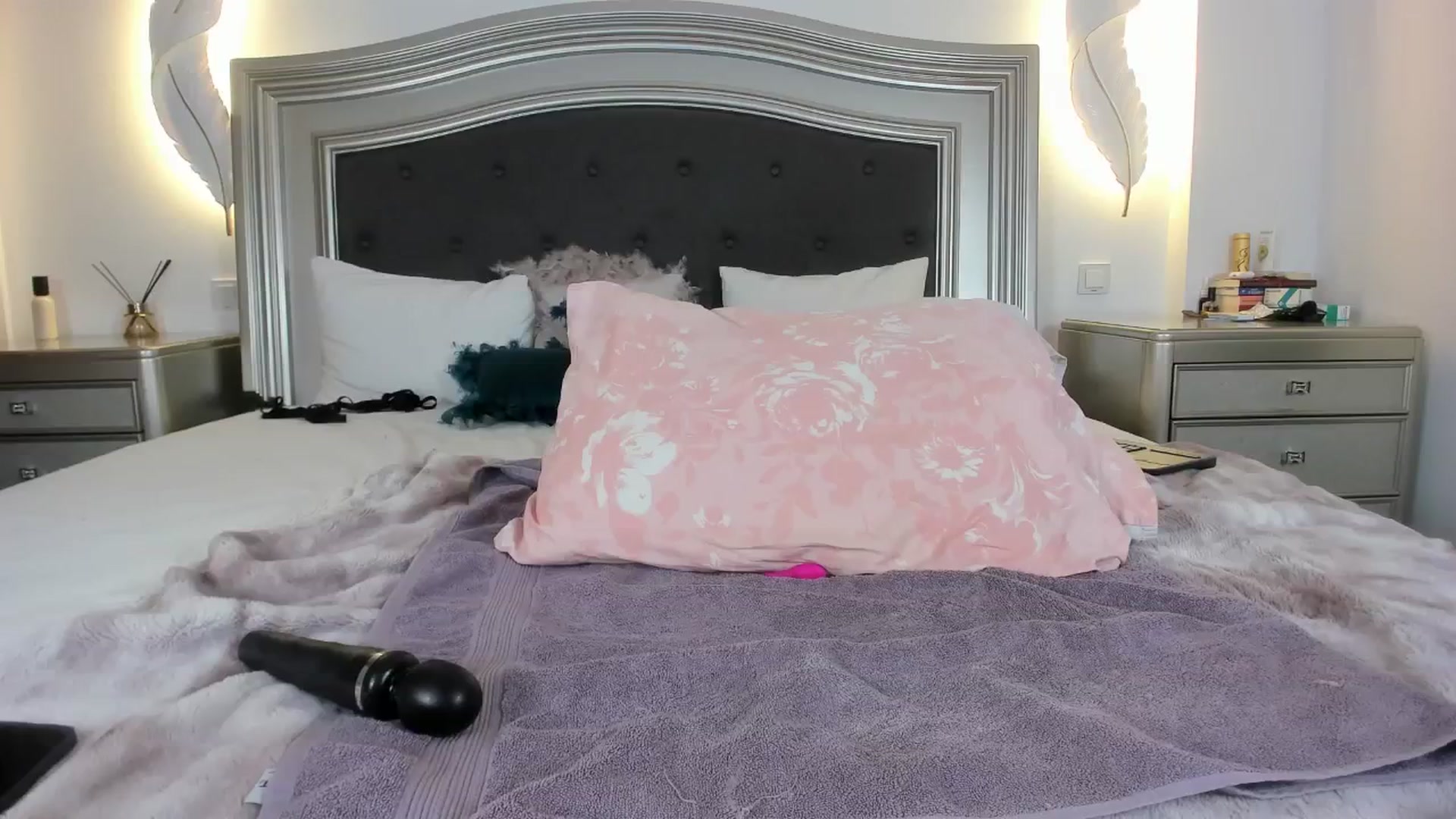 Gallery image thumbnail from MiamiLuxe's myfreecams stream on, 08/22/2025, 02:41 image 8 of 20