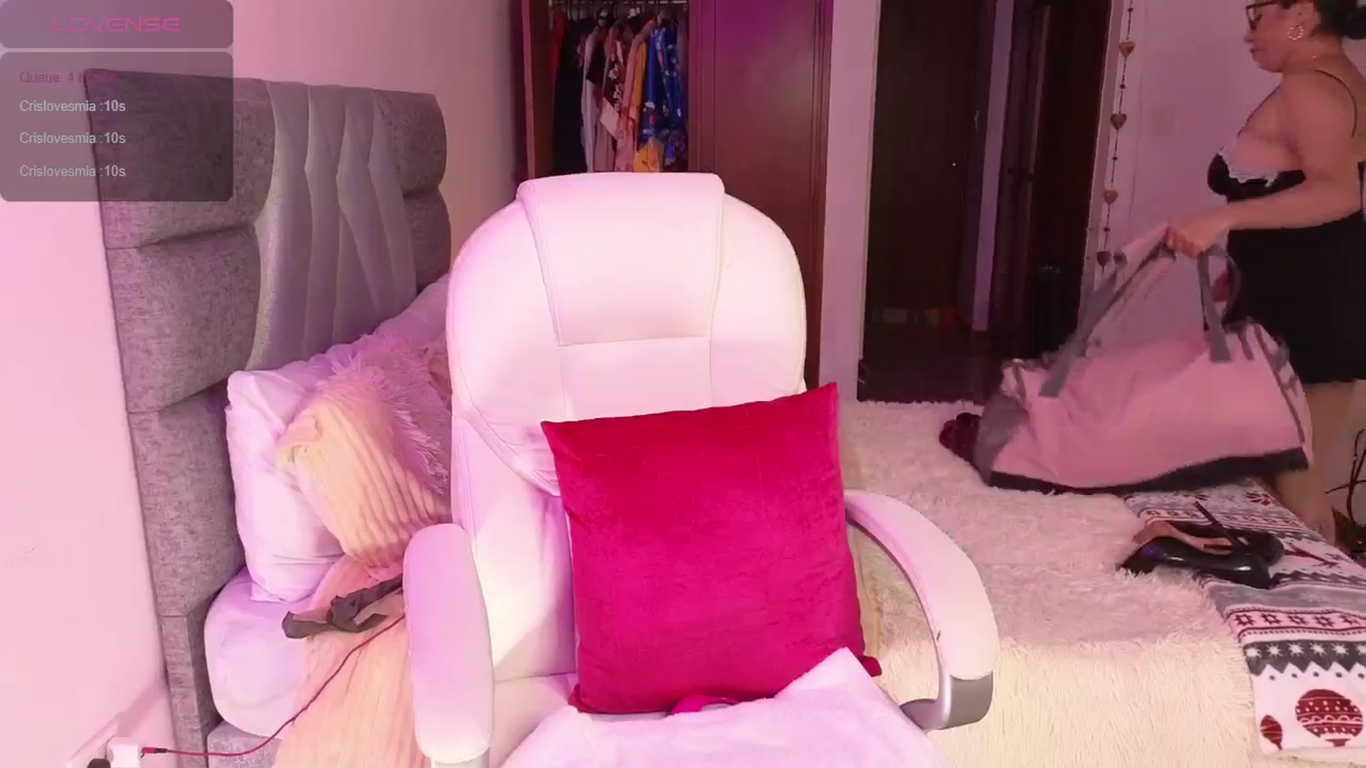 Gallery image thumbnail from Miaparkers's myfreecams stream on, 05/14/2024, 24:07 image 16 of 20