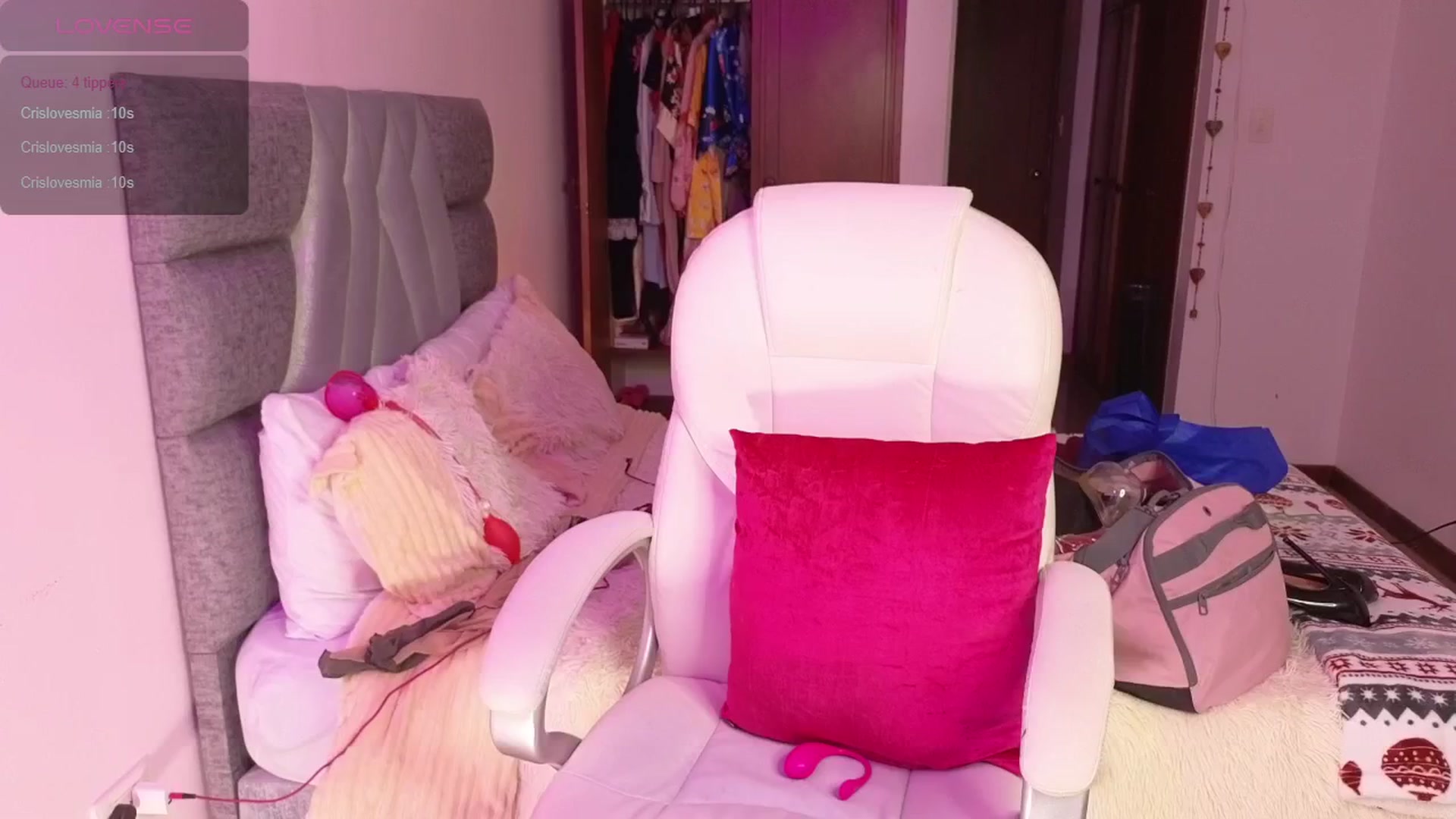 Gallery image thumbnail from Miaparkers's myfreecams stream on, 05/14/2024, 24:07 image 15 of 20