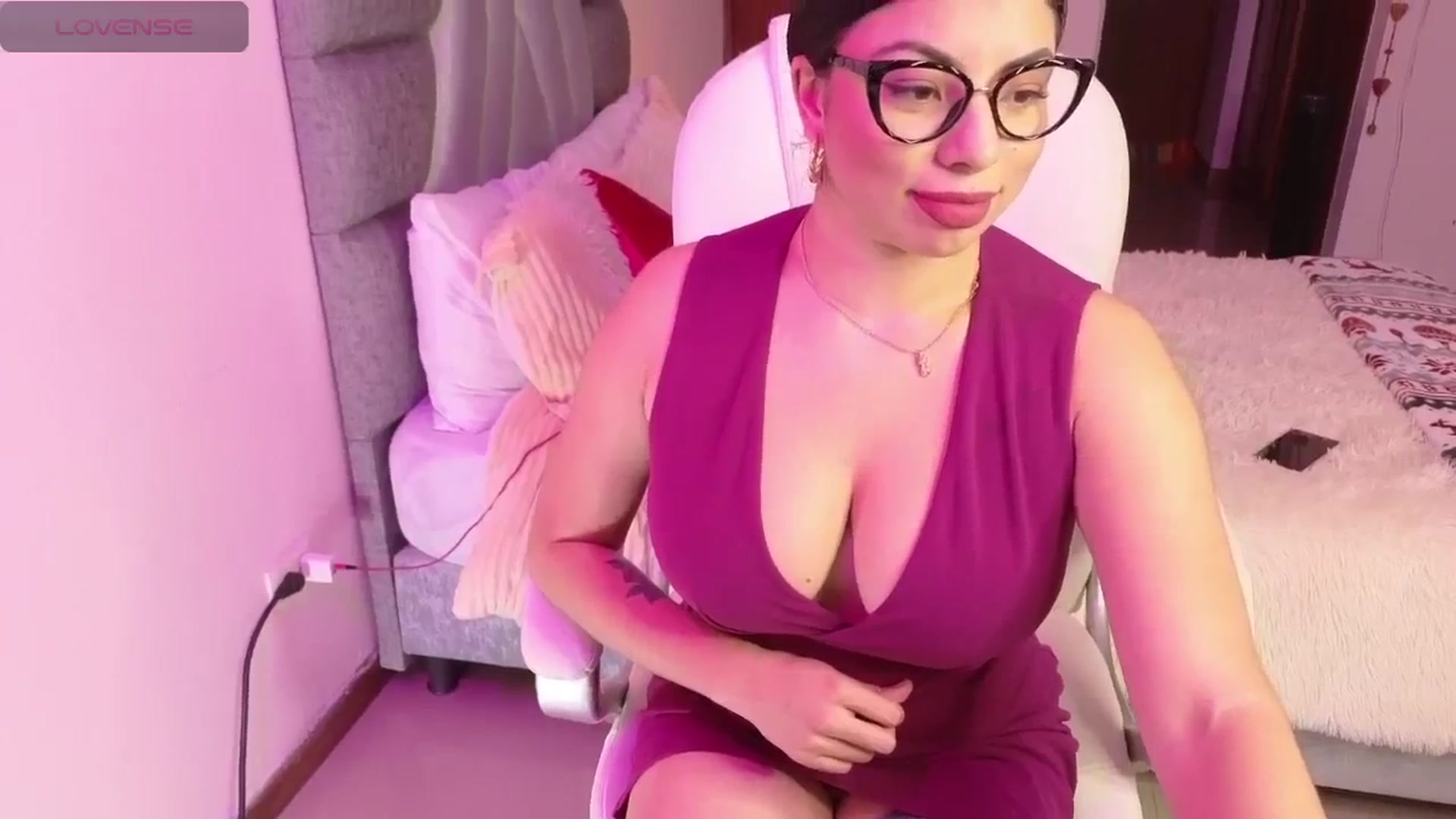 Gallery image thumbnail from Miaparkers's myfreecams stream on, 05/14/2024, 24:07 image 3 of 20