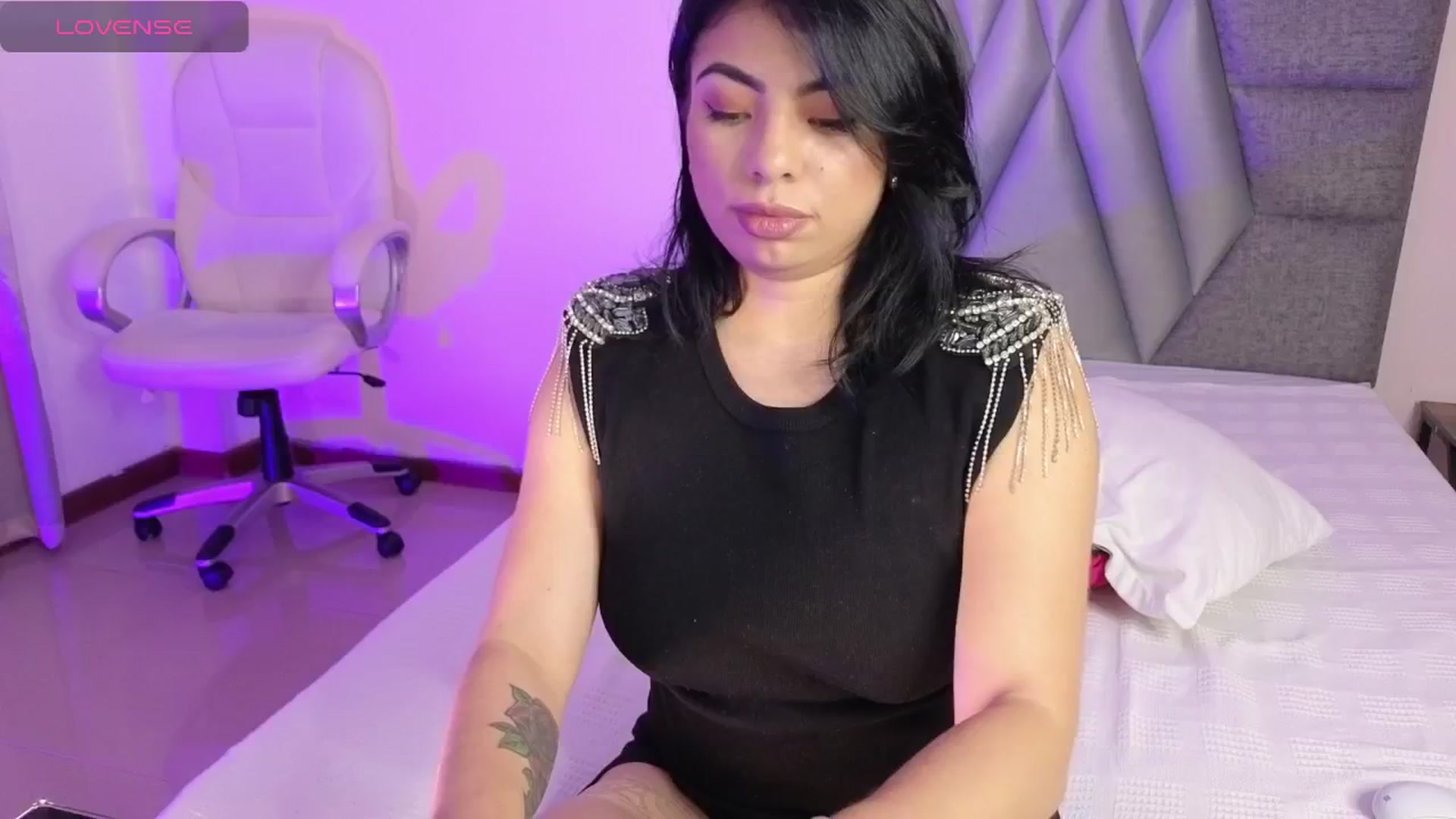 Gallery image thumbnail from Miaparkers's myfreecams stream on, 06/25/2024, 22:19 image 1 of 20