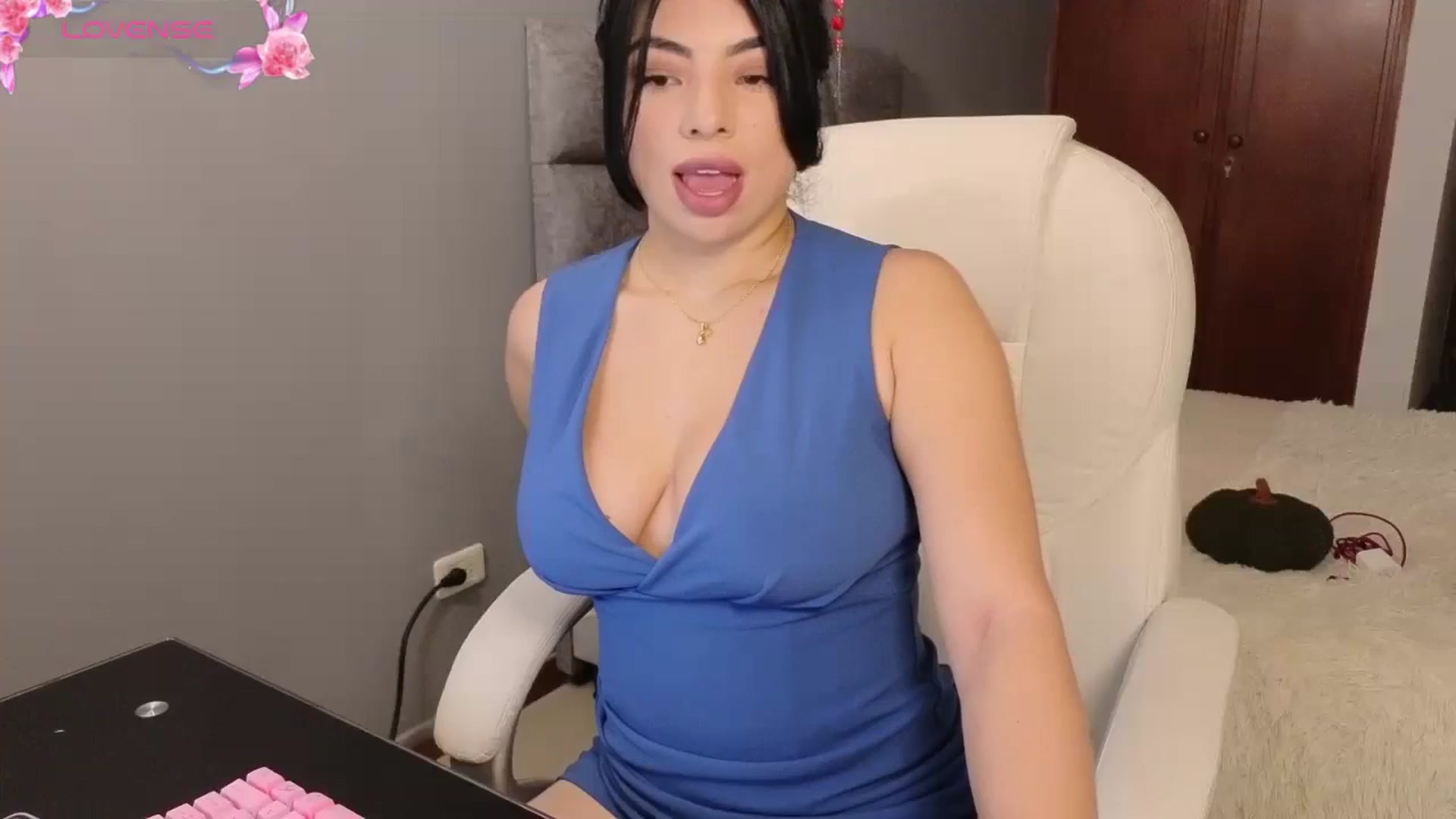 Gallery image thumbnail from Miaparkers's myfreecams stream on, 08/23/2024, 20:35 image 4 of 20