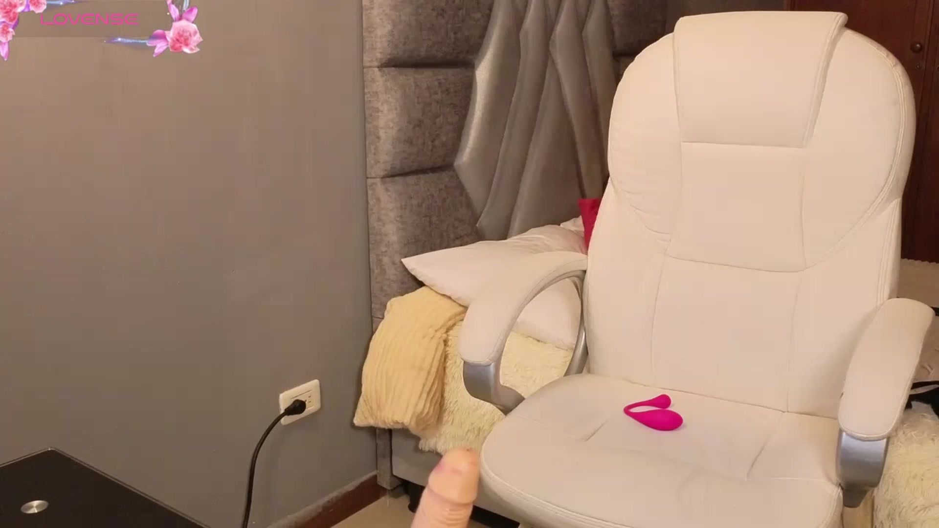 Gallery image thumbnail from Miaparkers's myfreecams stream on, 08/30/2024, 24:58 image 7 of 20