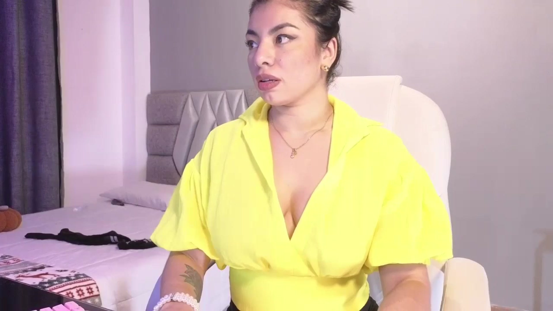 Gallery image thumbnail from Miaparkers's myfreecams stream on, 10/16/2024, 23:55 image 15 of 20