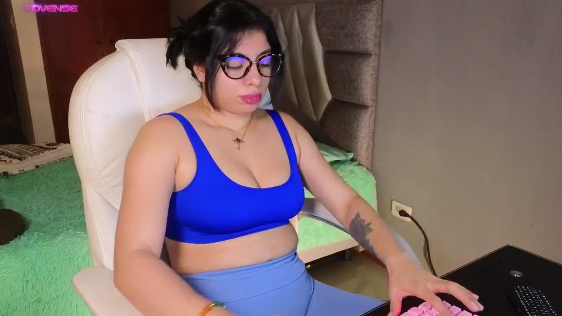 Gallery image thumbnail from Miaparkers's myfreecams stream on, 11/13/2024, 24:00 image 17 of 20