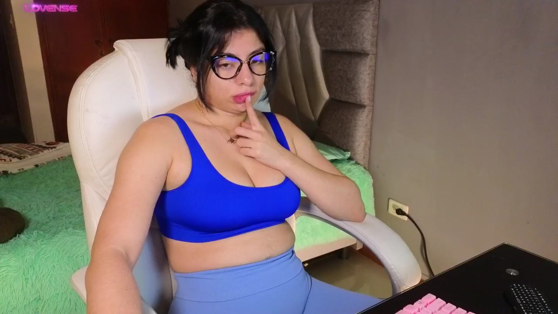Gallery image thumbnail from Miaparkers's myfreecams stream on, 11/13/2024, 24:00 image 13 of 20