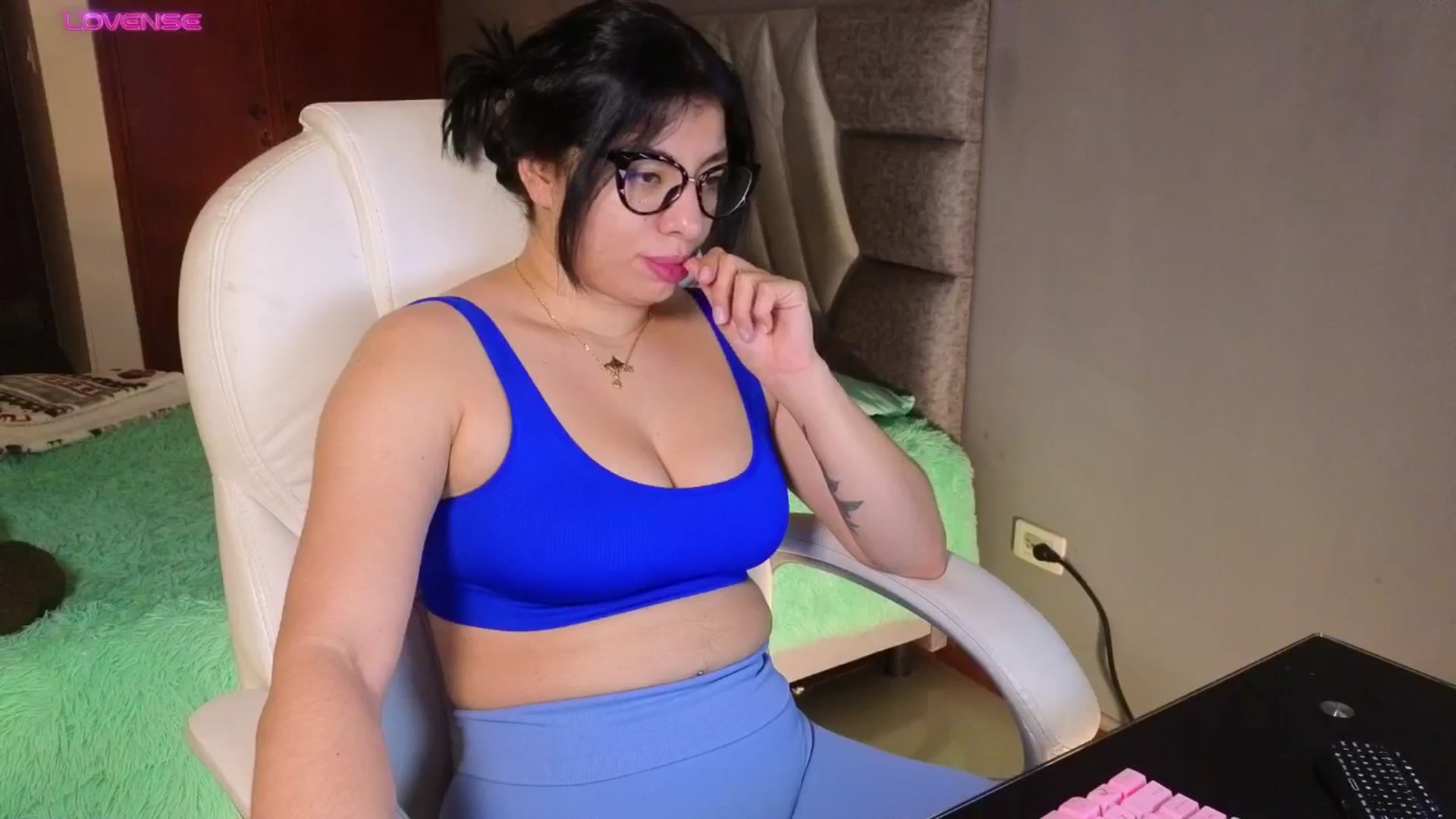 Gallery image thumbnail from Miaparkers's myfreecams stream on, 11/13/2024, 24:00 image 18 of 20