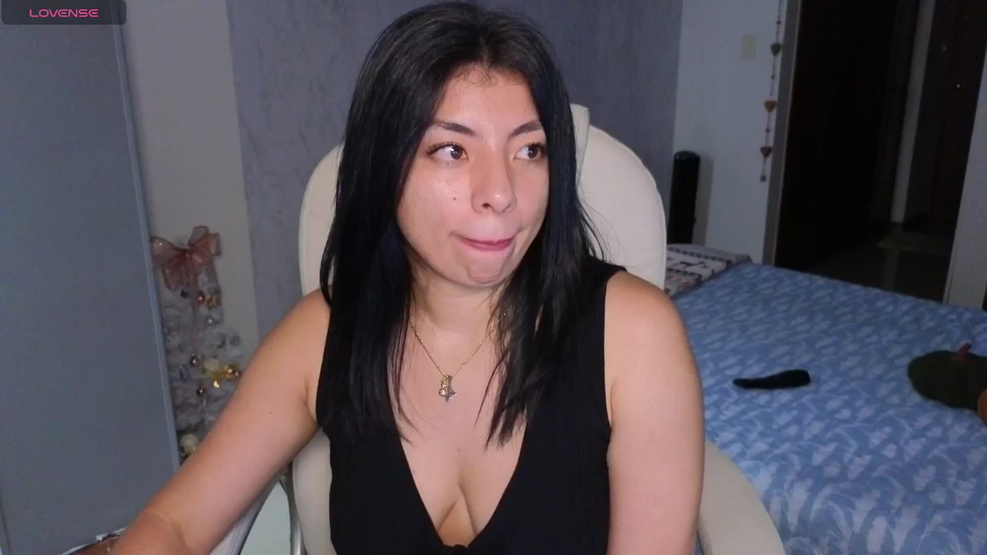 Gallery image thumbnail from Miaparkers's myfreecams stream on, 11/17/2024, 21:49 image 12 of 20