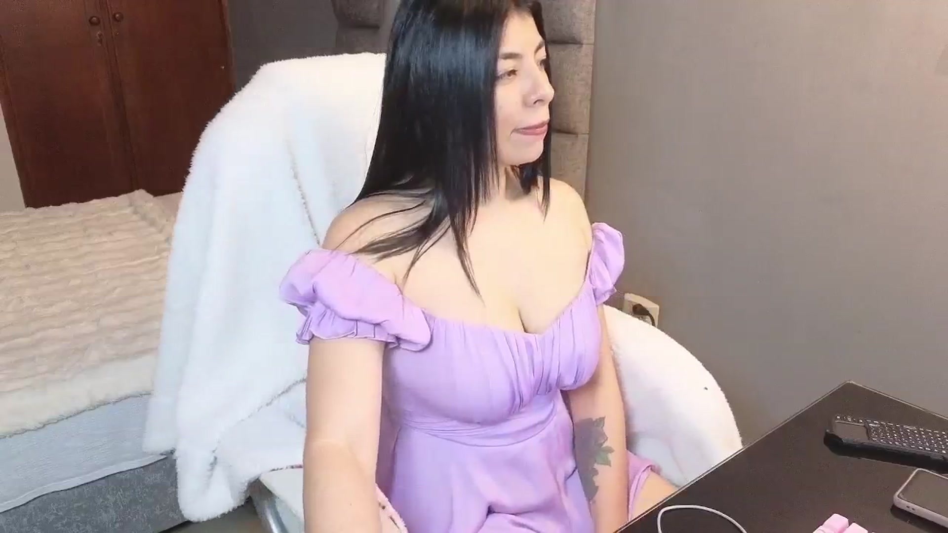 Gallery image thumbnail from Miaparkers's myfreecams stream on, 01/07/2025, 23:48 image 5 of 20
