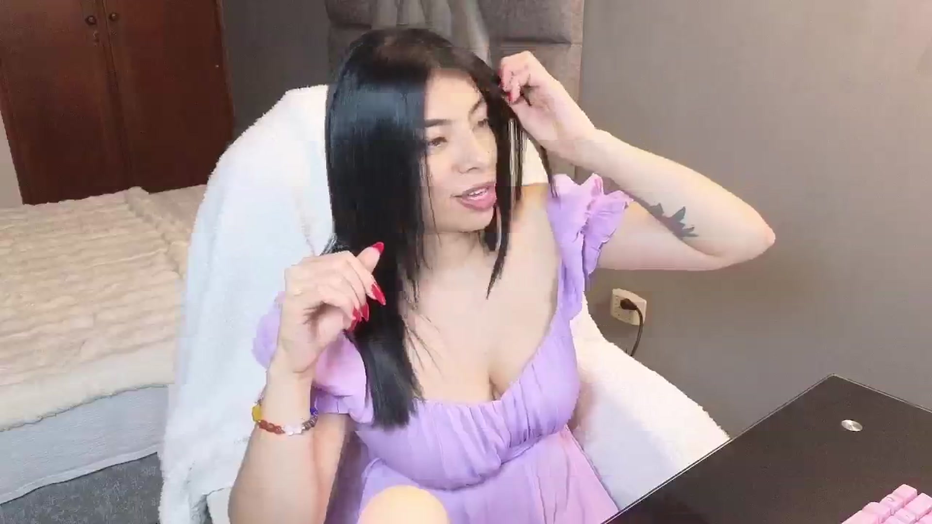 Gallery image thumbnail from Miaparkers's myfreecams stream on, 01/07/2025, 23:48 image 12 of 20