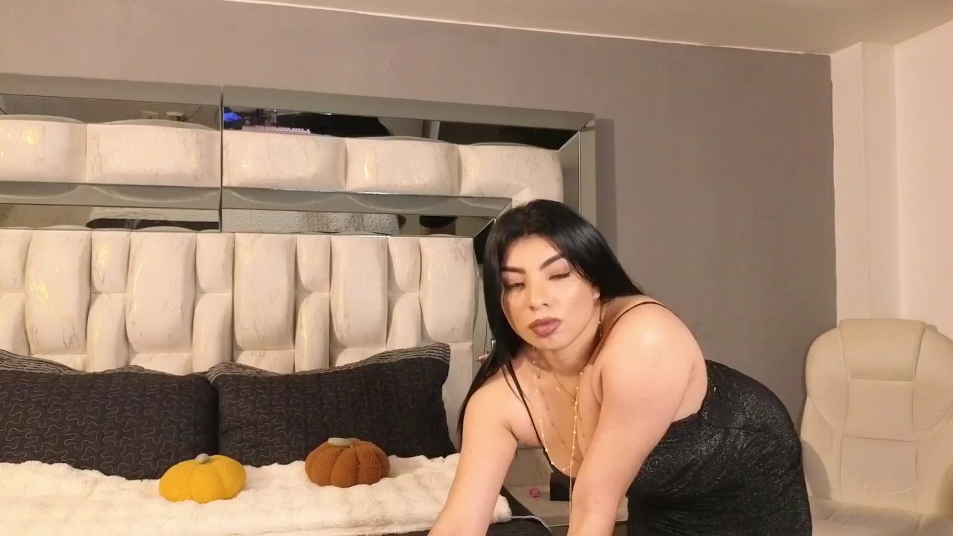 Gallery image thumbnail from Miaparkers's myfreecams stream on, 04/14/2025, 23:34 image 6 of 20