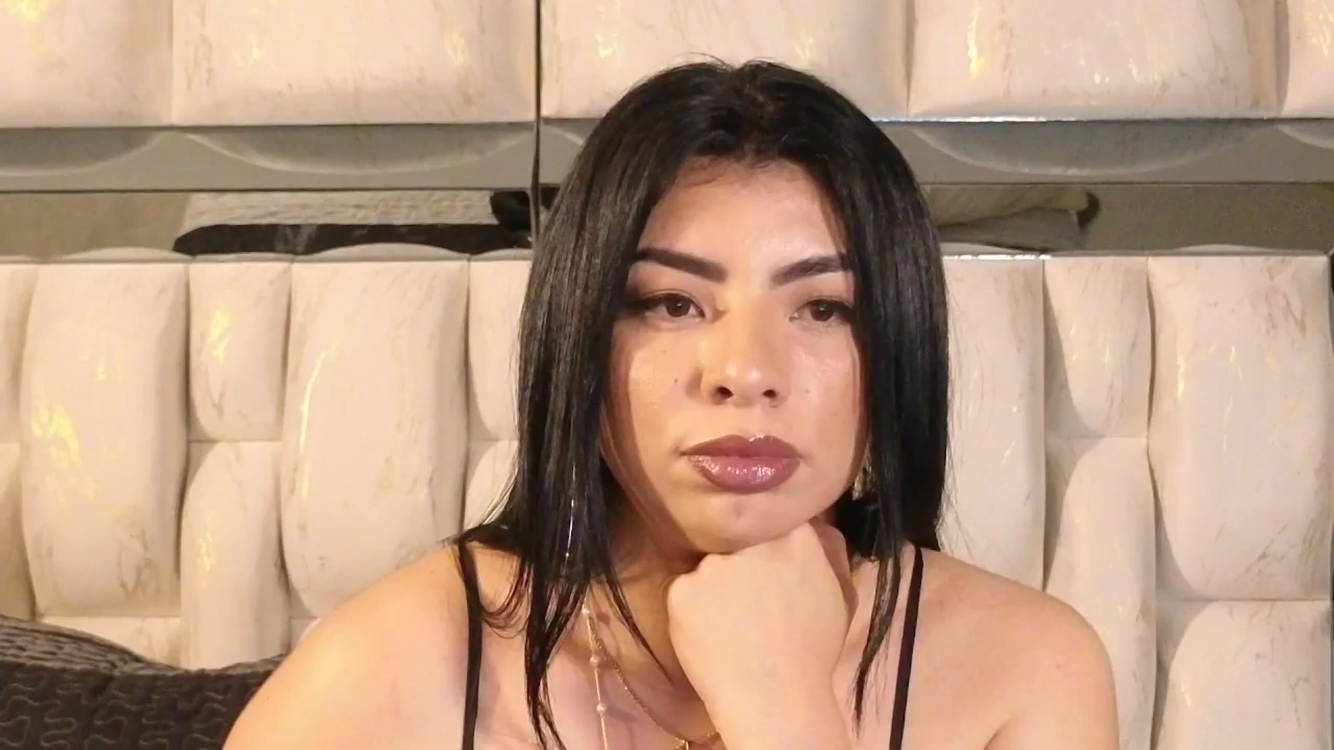 Gallery image thumbnail from Miaparkers's myfreecams stream on, 04/15/2025, 24:40 image 9 of 20