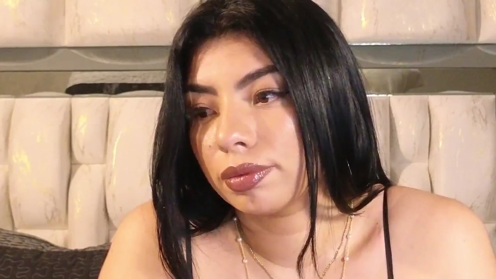 Gallery image thumbnail from Miaparkers's myfreecams stream on, 04/15/2025, 24:40 image 16 of 20