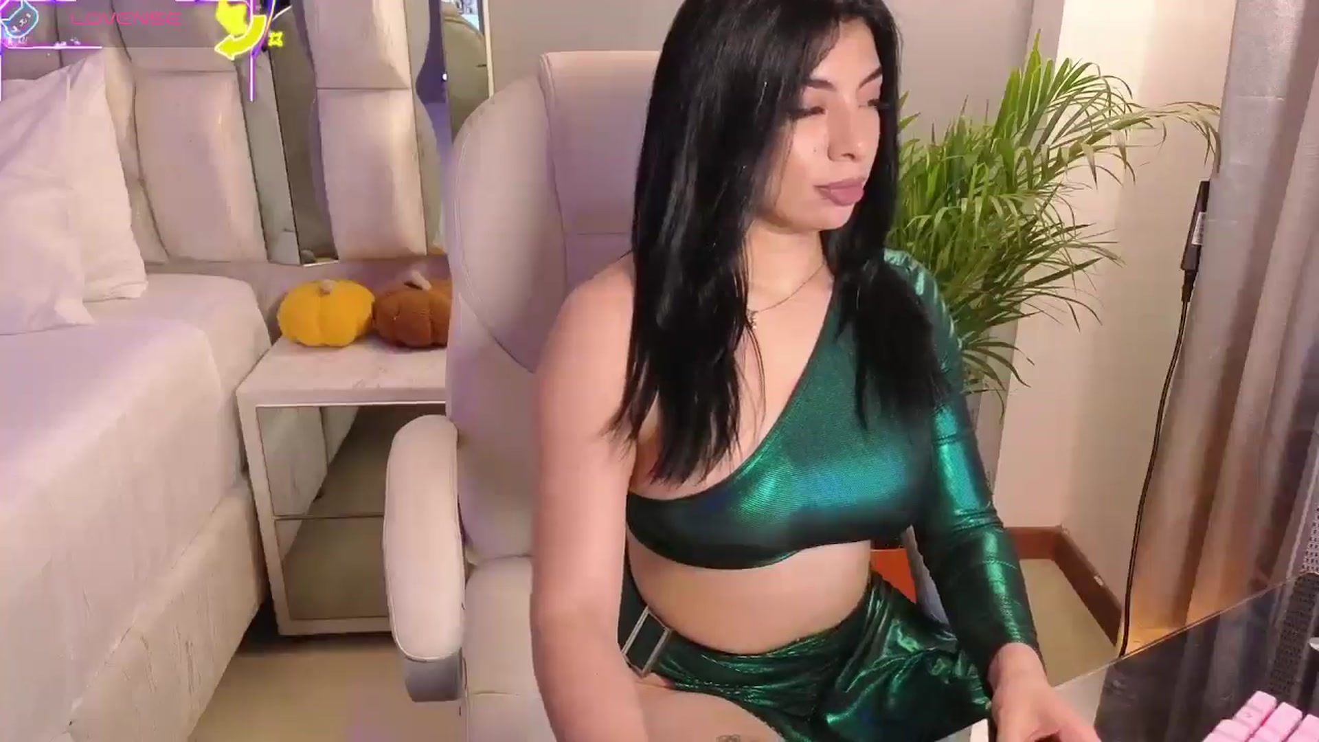 Gallery image thumbnail from Miaparkers's myfreecams stream on, 04/16/2025, 21:23 image 15 of 20