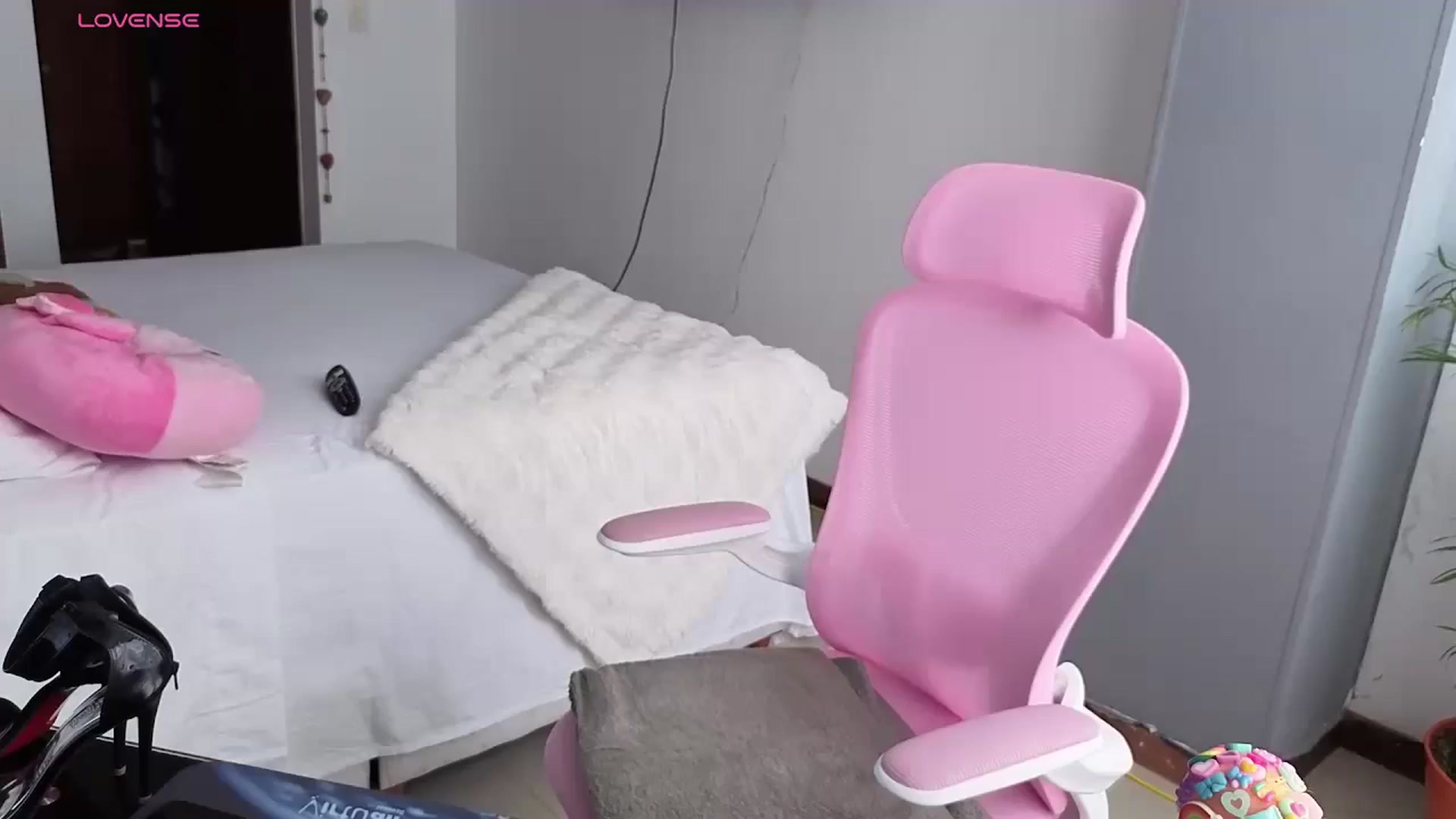 Gallery image thumbnail from Miaparkers's myfreecams stream on, 05/25/2025, 19:39 image 19 of 20