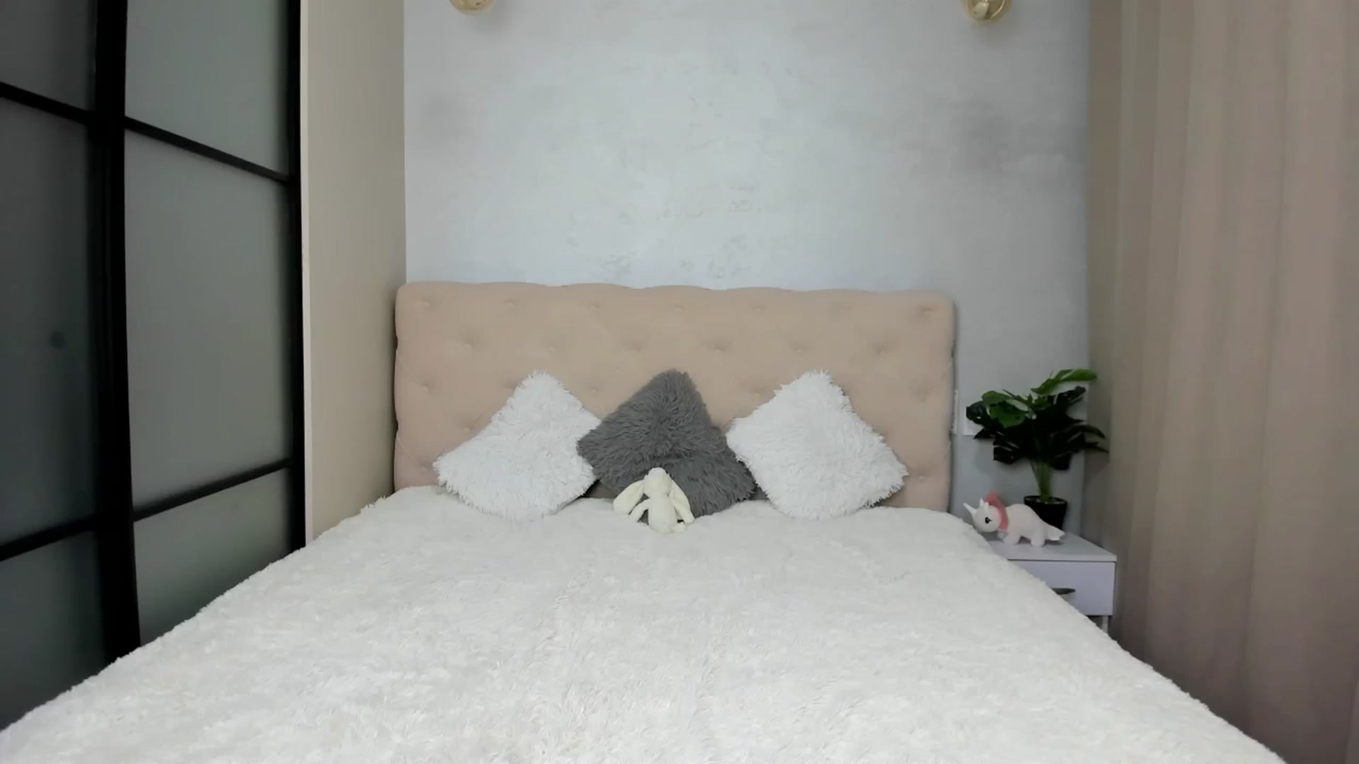 Gallery image thumbnail from Mias_Secret's myfreecams stream on, 10/19/2024, 05:04 image 14 of 20