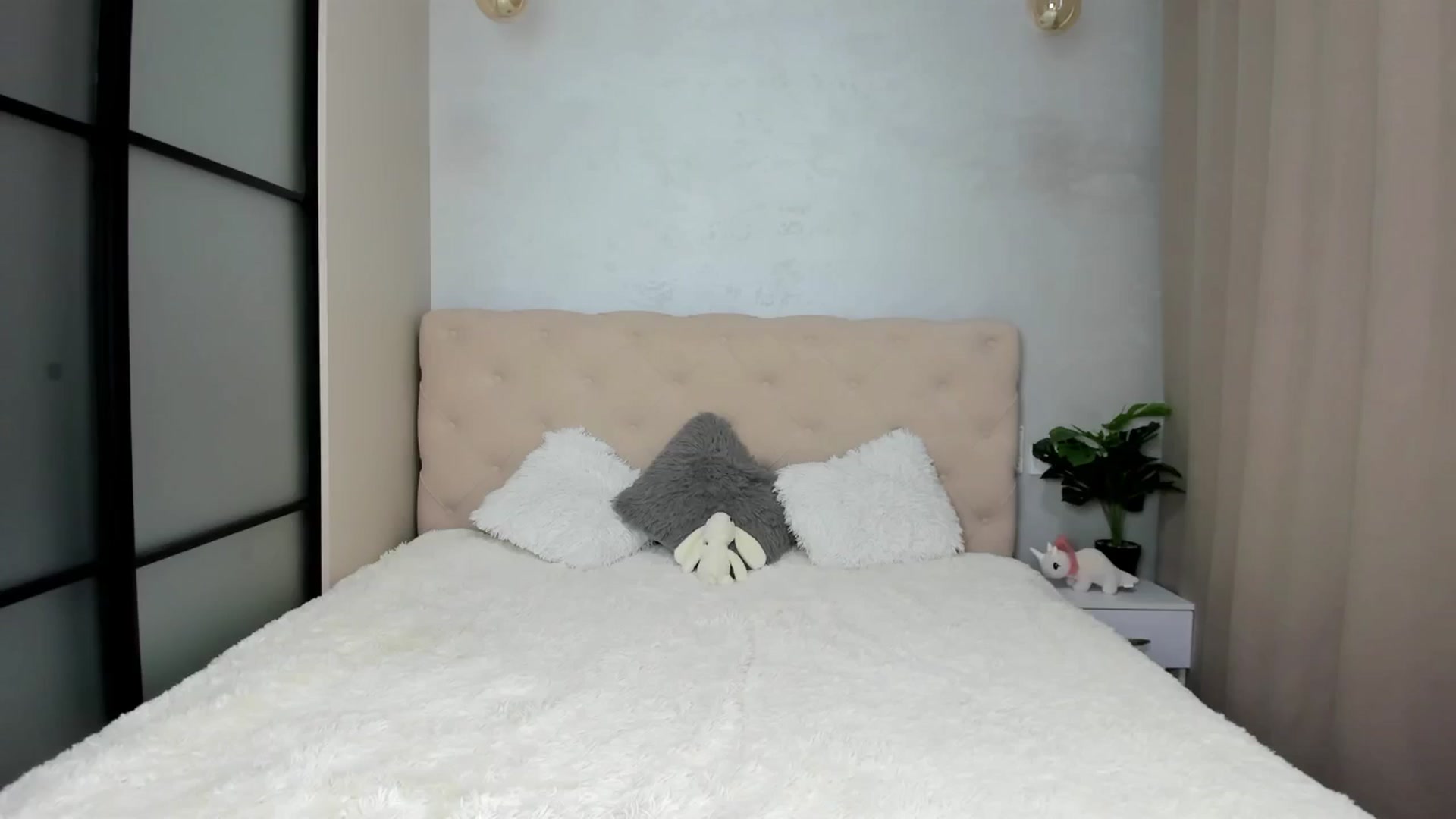Gallery image thumbnail from Mias_Secret's myfreecams stream on, 10/19/2024, 07:03 image 16 of 20