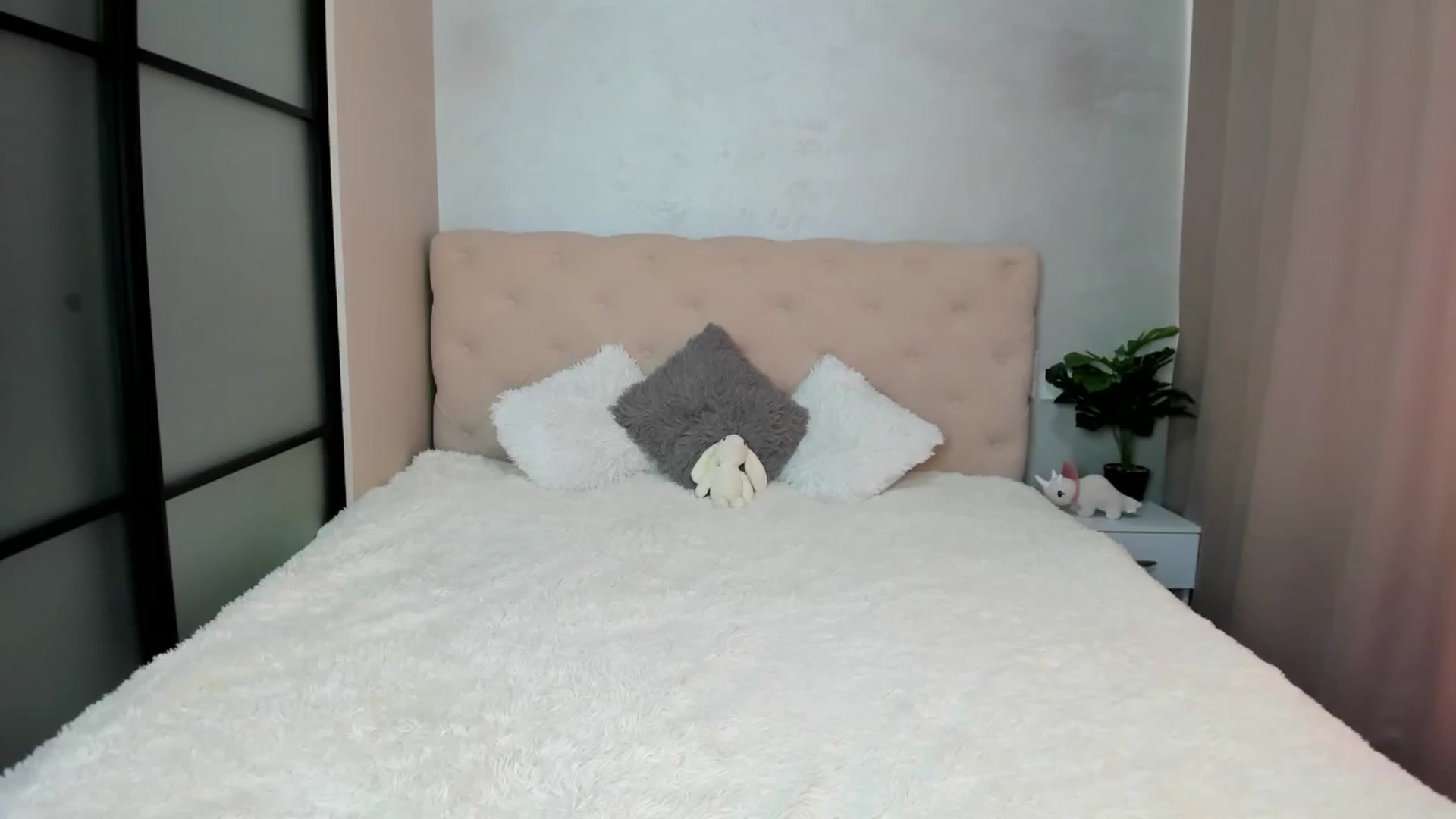 Gallery image thumbnail from Mias_Secret's myfreecams stream on, 10/20/2024, 09:42 image 6 of 20