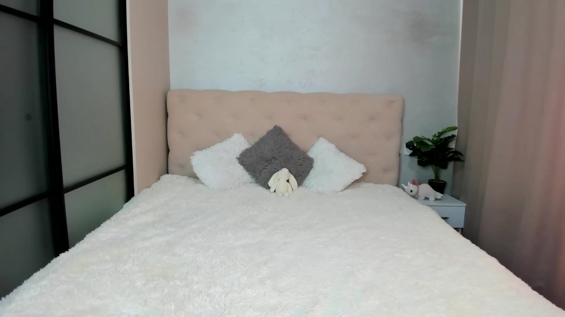 Gallery image thumbnail from Mias_Secret's myfreecams stream on, 10/20/2024, 09:42 image 4 of 20