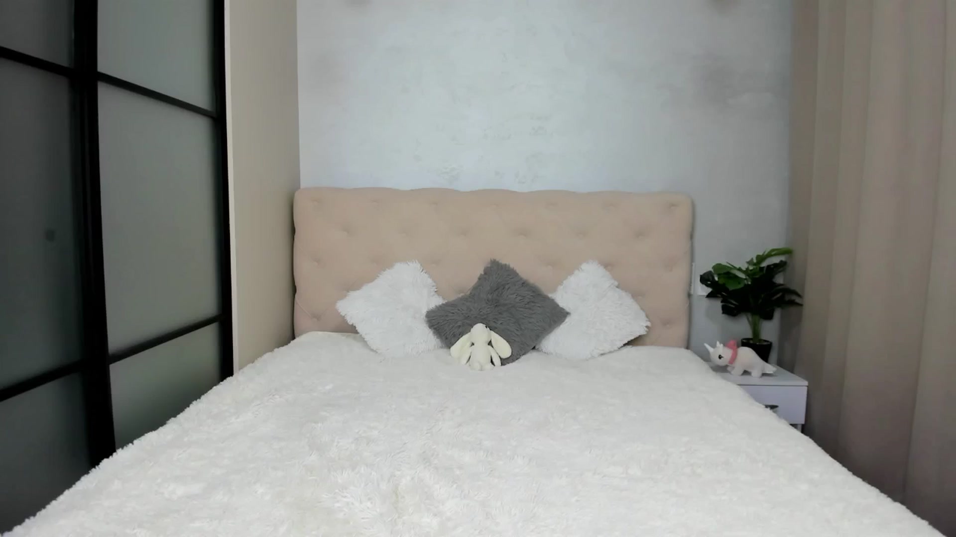 Gallery image thumbnail from Mias_Secret's myfreecams stream on, 10/22/2024, 05:00 image 20 of 20