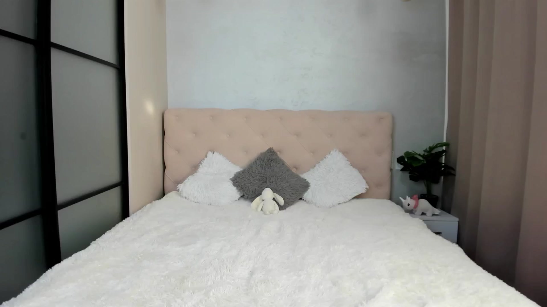 Gallery image thumbnail from Mias_Secret's myfreecams stream on, 10/22/2024, 08:02 image 6 of 20