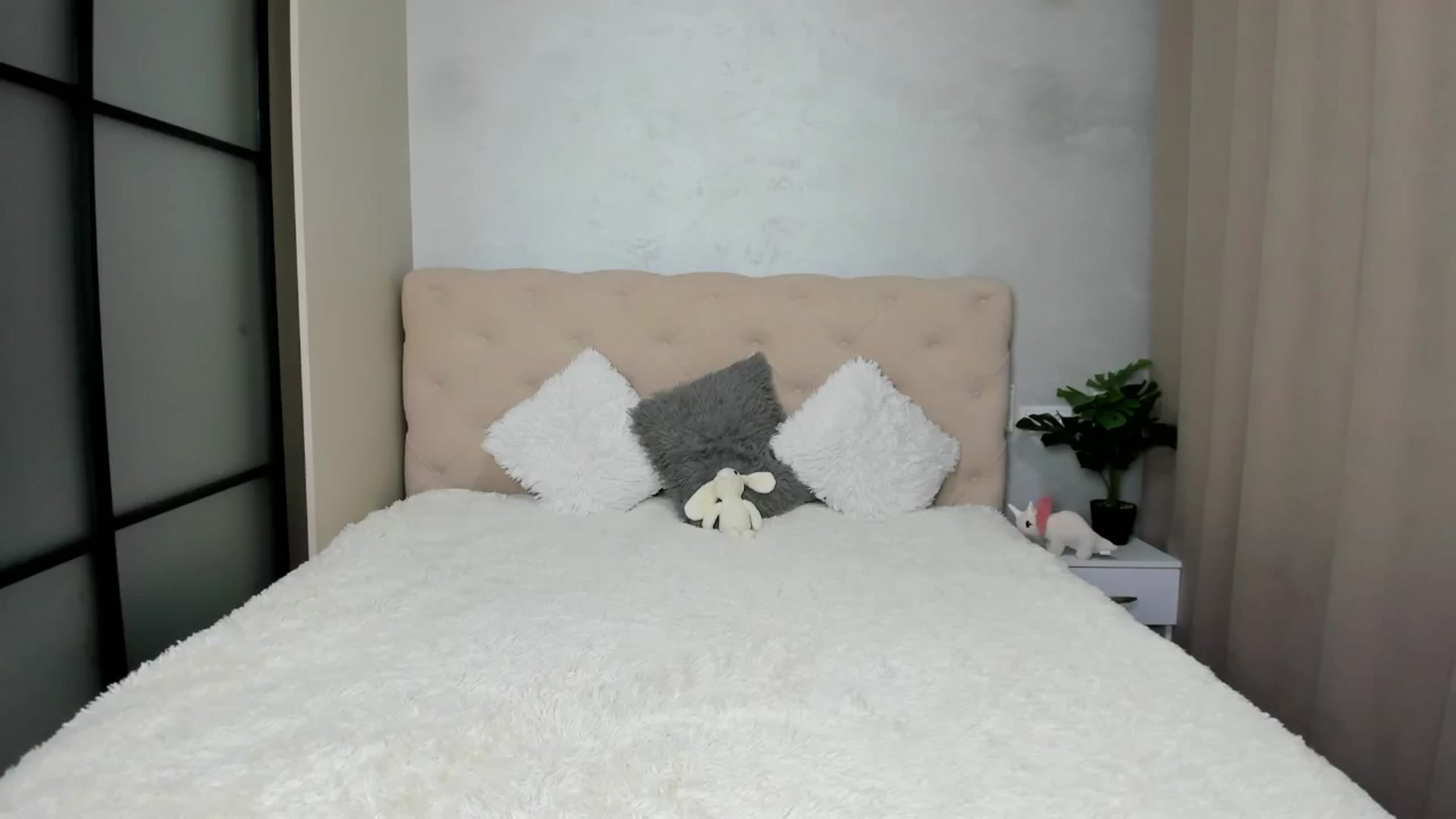 Gallery image thumbnail from Mias_Secret's myfreecams stream on, 10/26/2024, 03:58 image 12 of 20