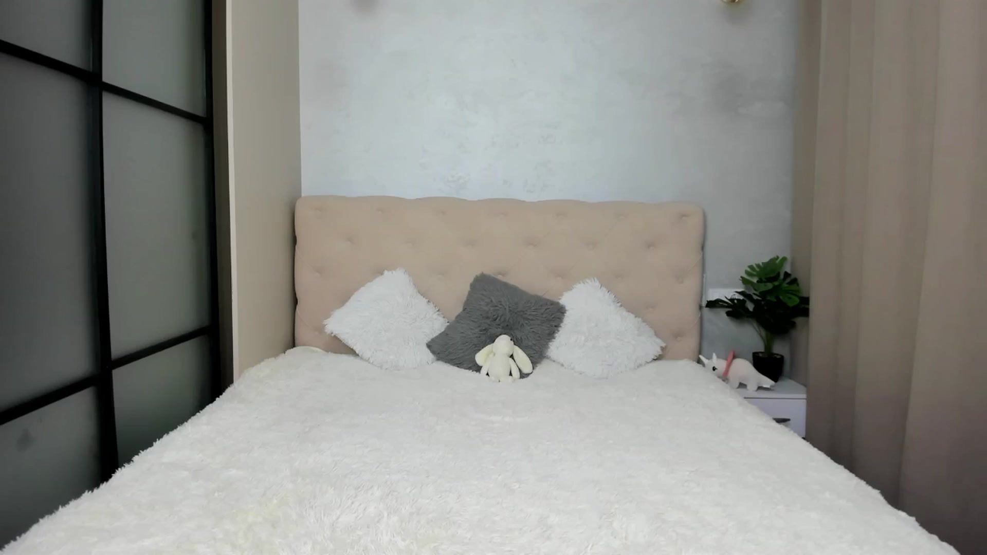 Gallery image thumbnail from Mias_Secret's myfreecams stream on, 10/30/2024, 06:26 image 18 of 20