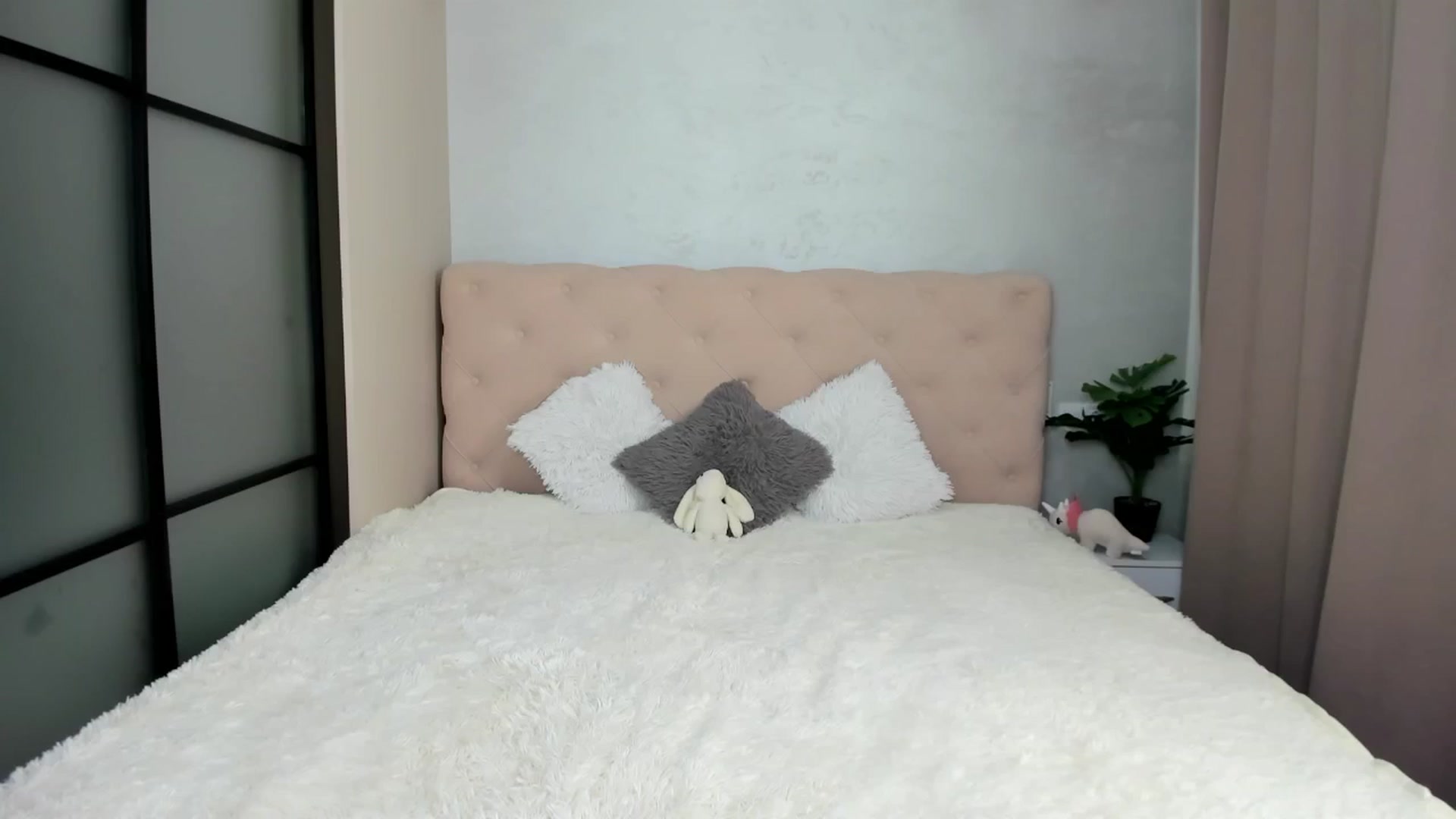 Gallery image thumbnail from Mias_Secret's myfreecams stream on, 11/03/2024, 07:05 image 18 of 20