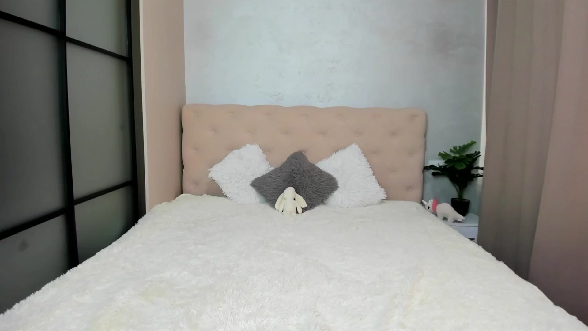 Gallery image thumbnail from Mias_Secret's myfreecams stream on, 11/03/2024, 08:11 image 7 of 20