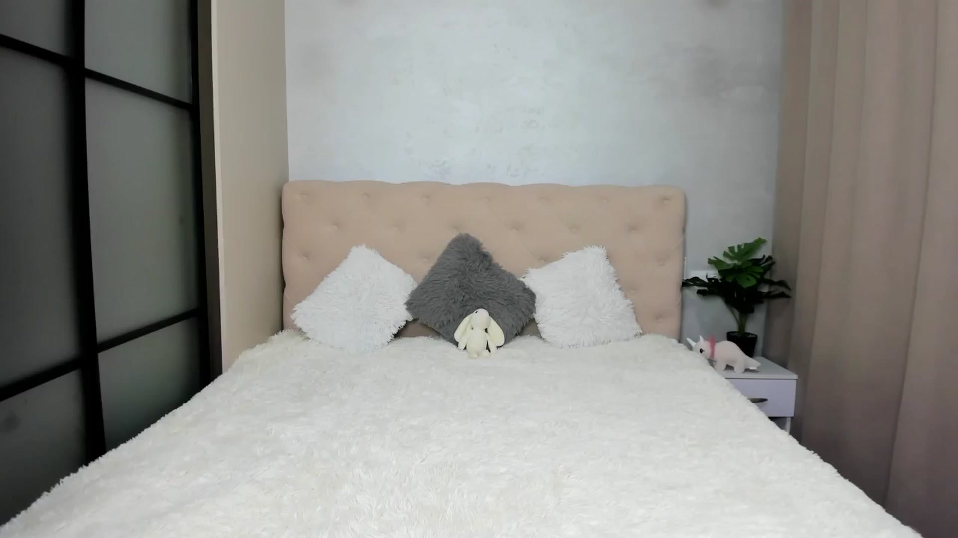 Gallery image thumbnail from Mias_Secret's myfreecams stream on, 11/06/2024, 07:00 image 19 of 20