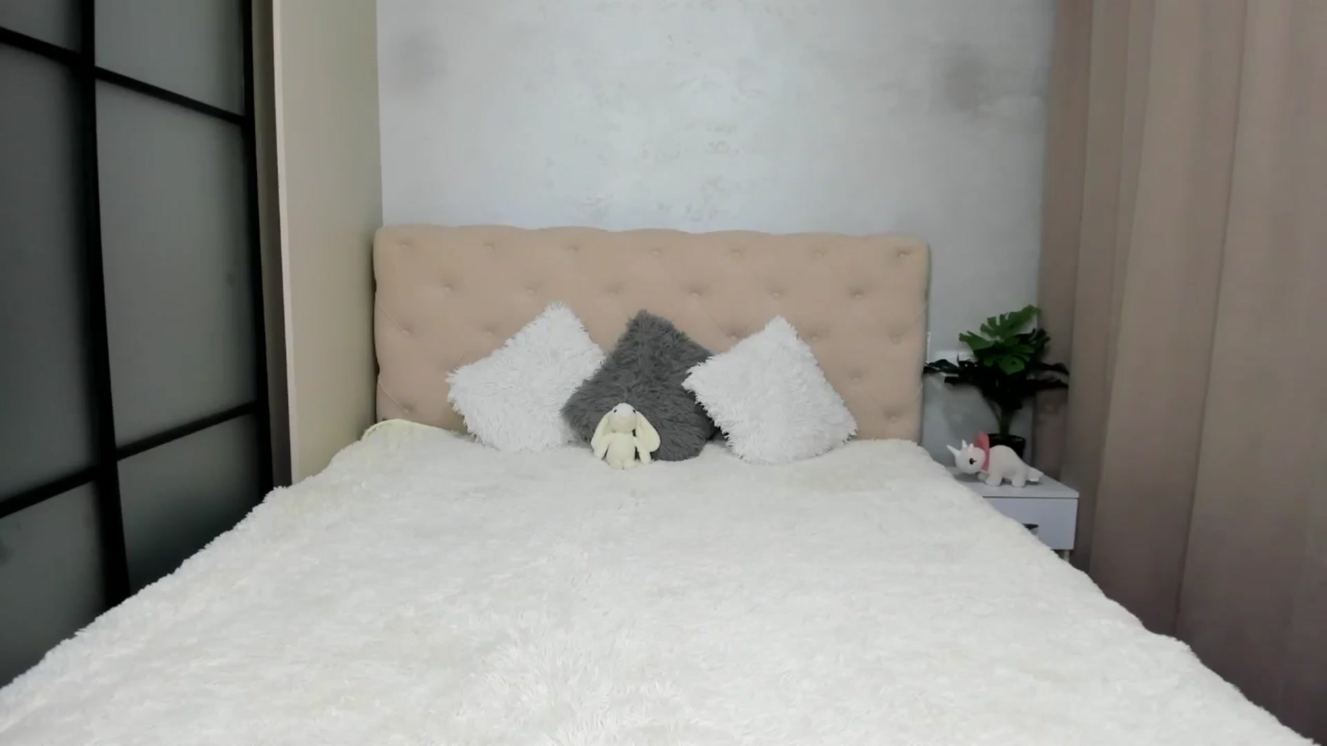 Gallery image thumbnail from Mias_Secret's myfreecams stream on, 11/08/2024, 07:48 image 9 of 20