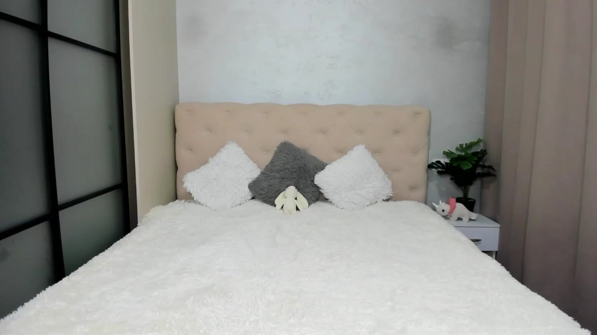 Gallery image thumbnail from Mias_Secret's myfreecams stream on, 11/09/2024, 08:28 image 7 of 20