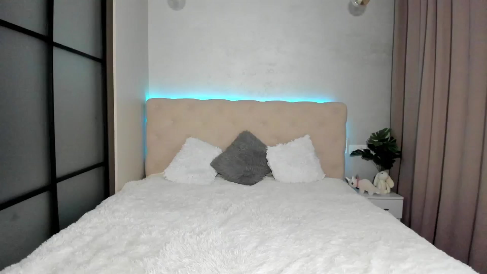Gallery image thumbnail from Mias_Secret's myfreecams stream on, 11/27/2024, 06:59 image 14 of 20