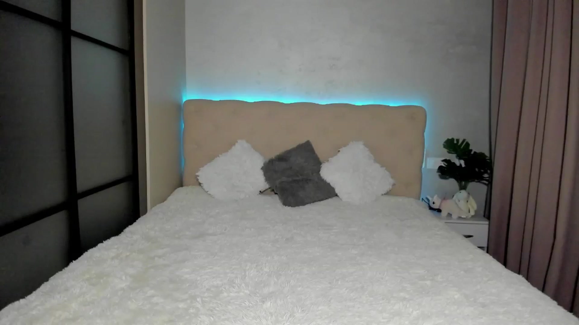 Gallery image thumbnail from Mias_Secret's myfreecams stream on, 12/01/2024, 17:23 image 14 of 20