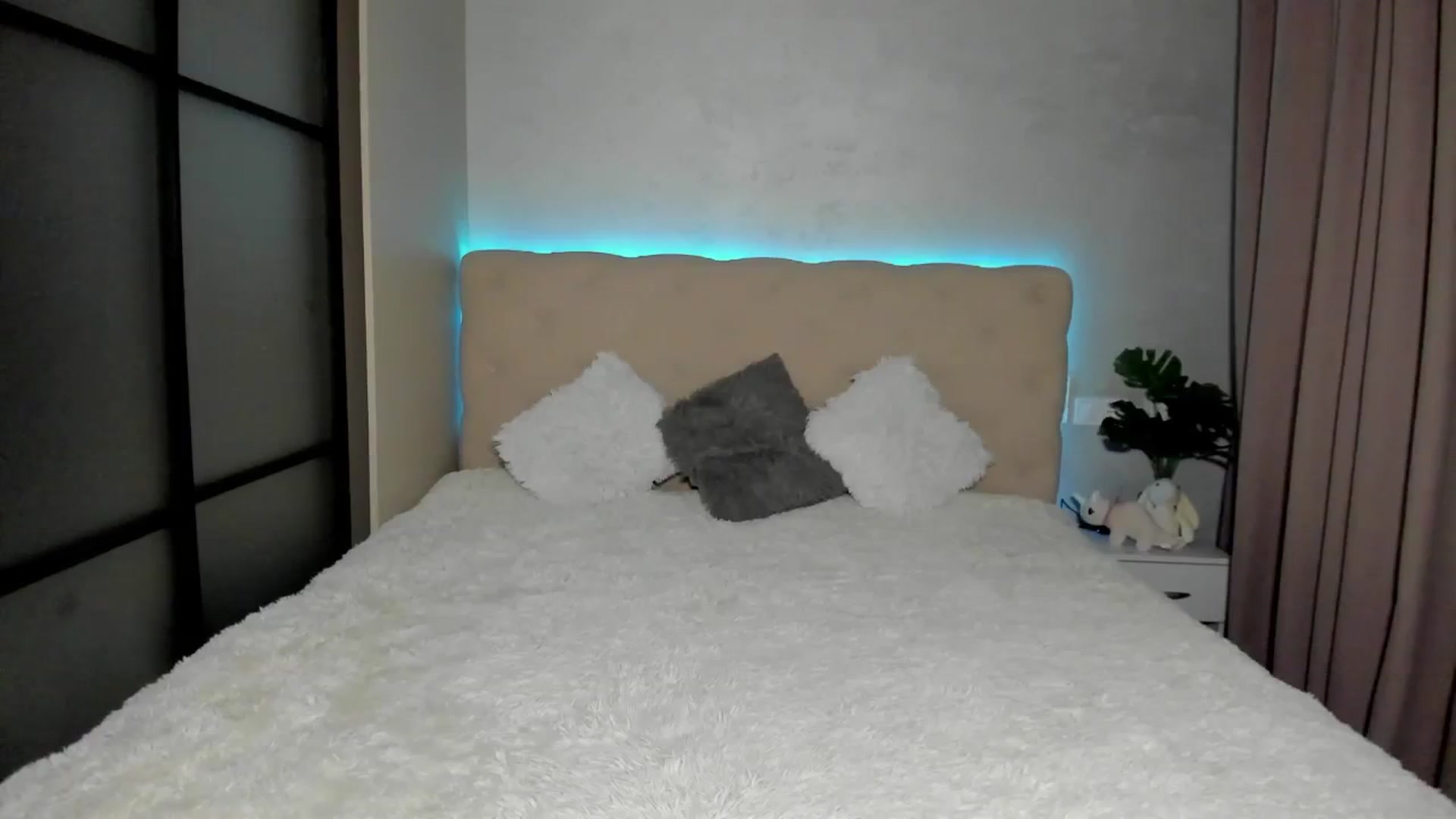 Gallery image thumbnail from Mias_Secret's myfreecams stream on, 12/01/2024, 17:23 image 15 of 20