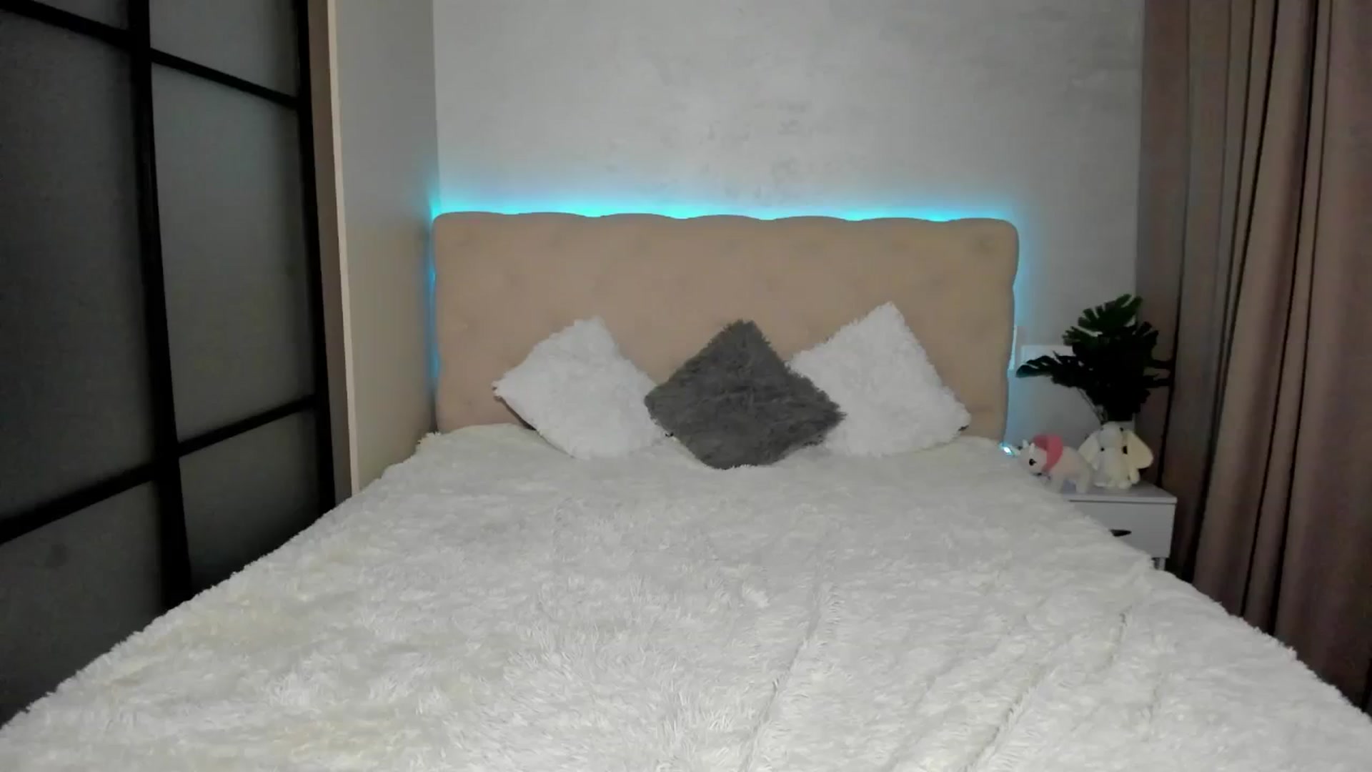 Gallery image thumbnail from Mias_Secret's myfreecams stream on, 12/04/2024, 05:56 image 18 of 20