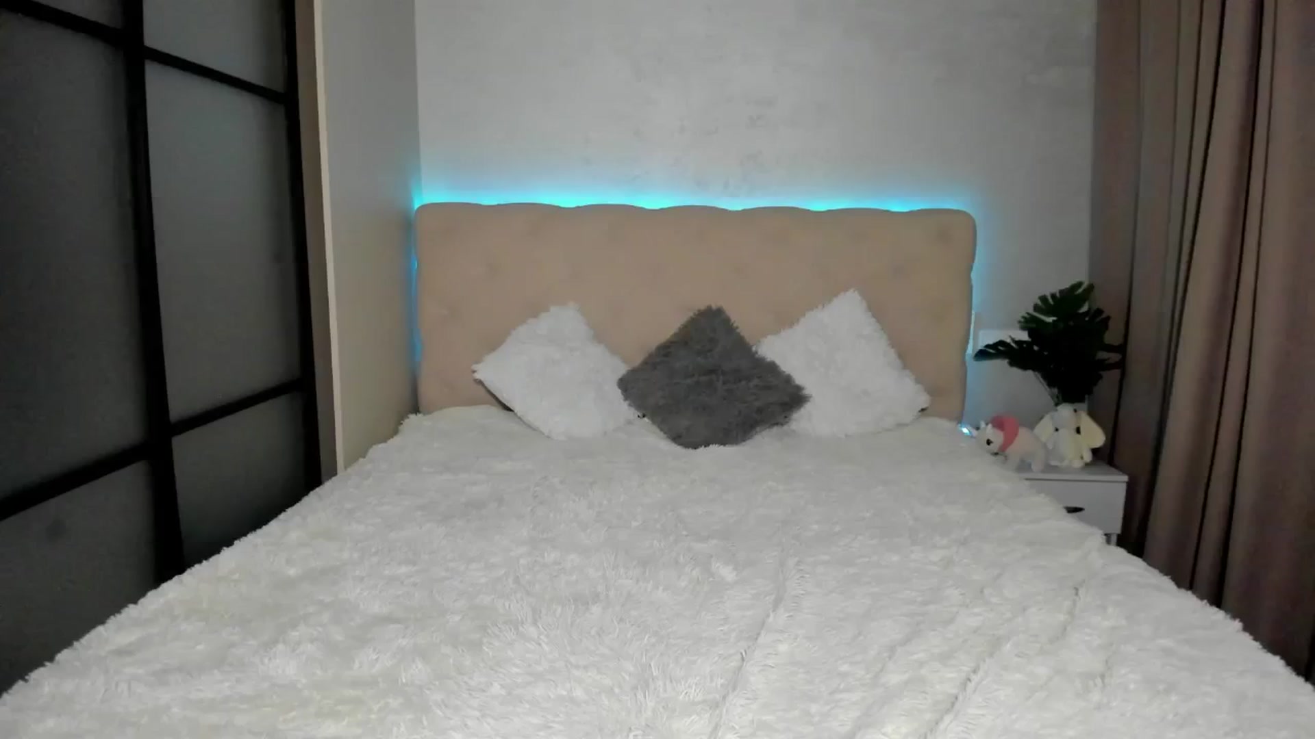 Gallery image thumbnail from Mias_Secret's myfreecams stream on, 12/04/2024, 05:56 image 17 of 20