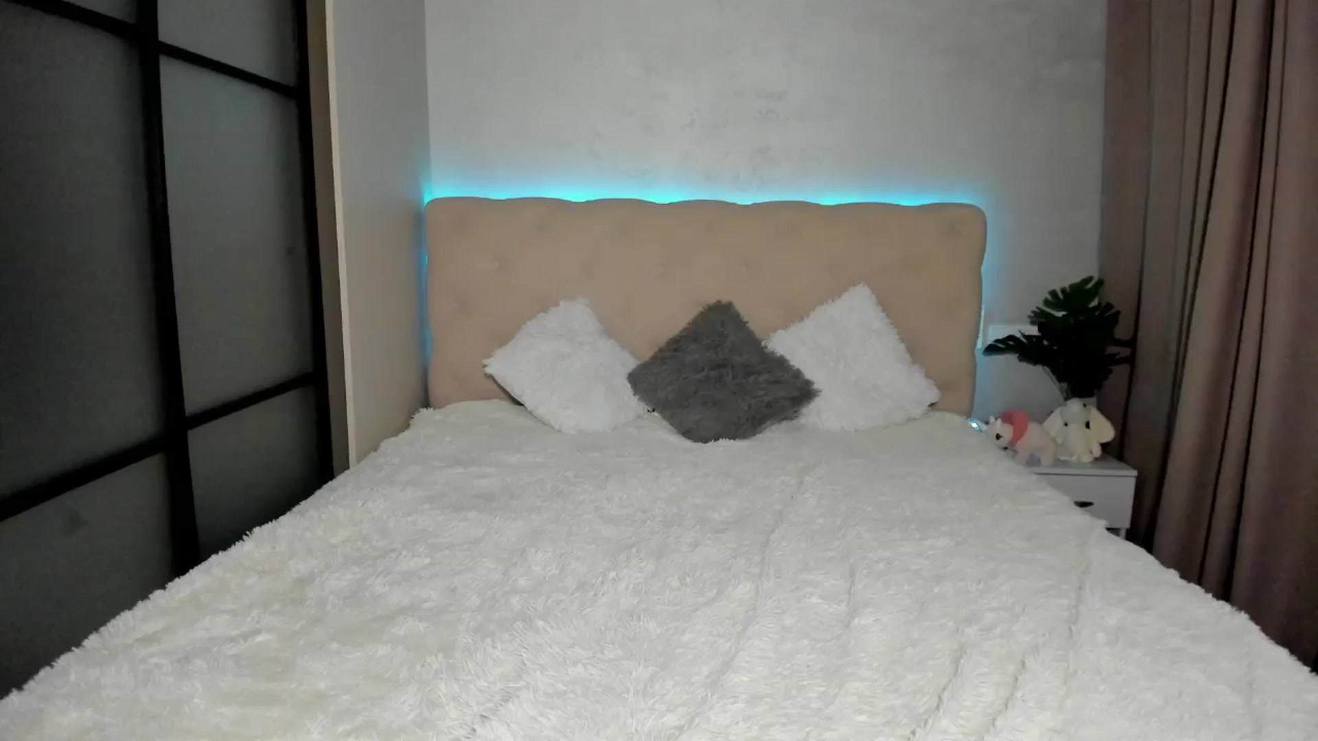 Gallery image thumbnail from Mias_Secret's myfreecams stream on, 12/04/2024, 07:30 image 4 of 20