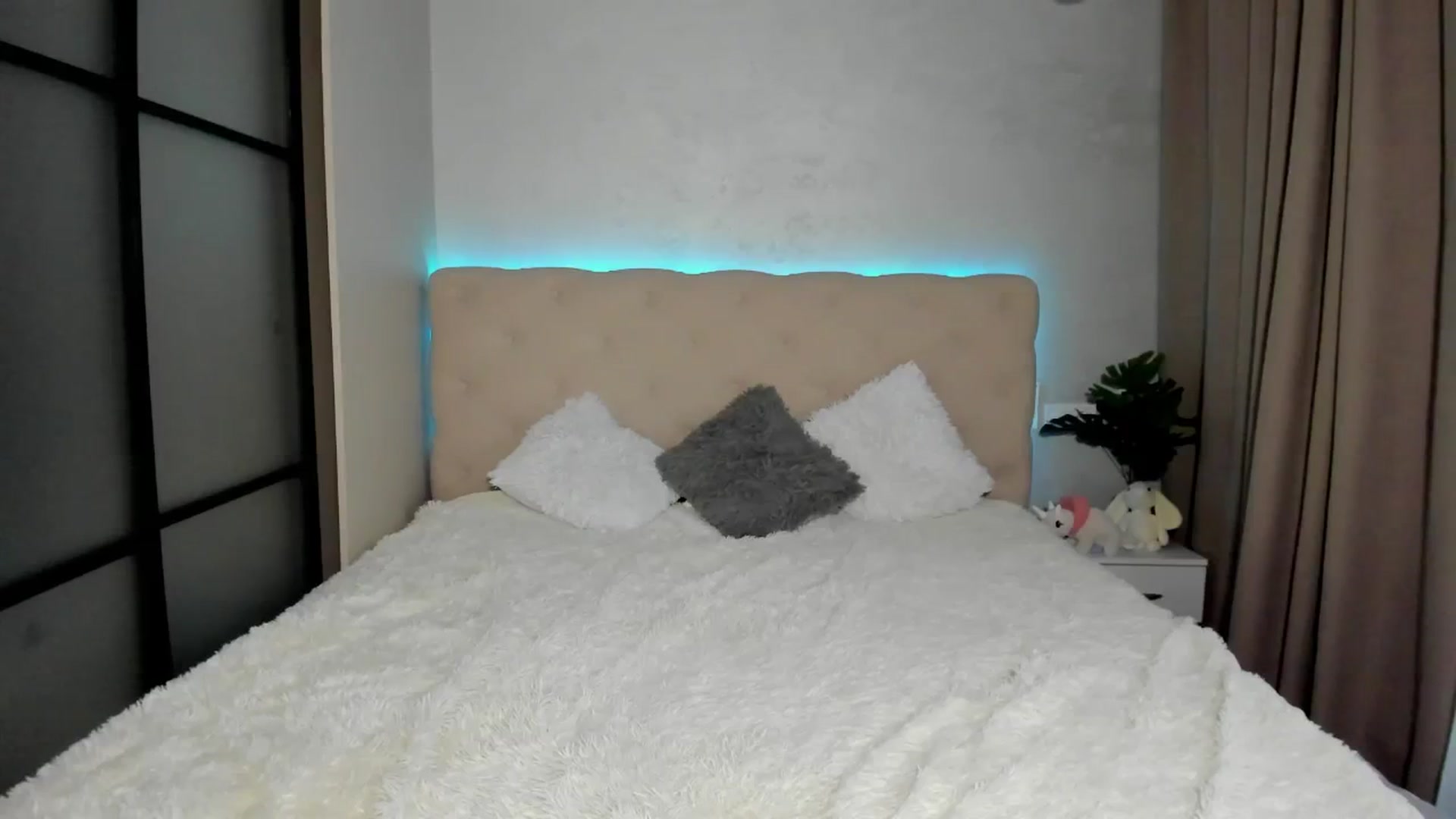 Gallery image thumbnail from Mias_Secret's myfreecams stream on, 12/04/2024, 07:30 image 16 of 20